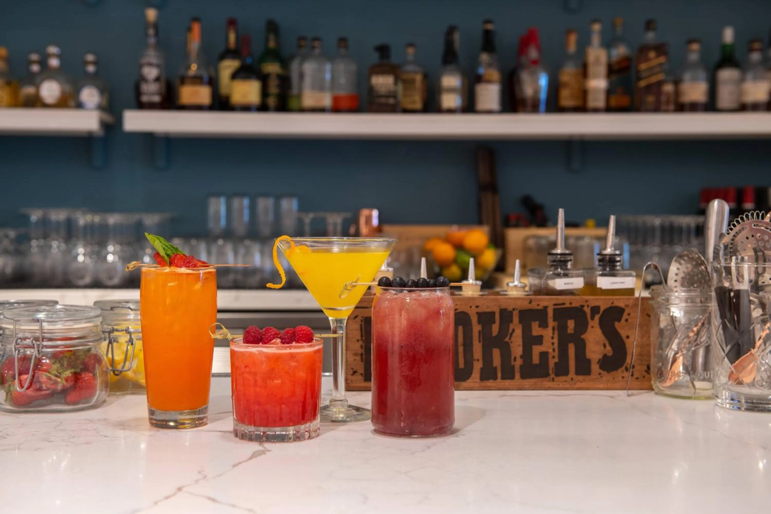 Restaurant/places to eat in Renaissance Newport Beach Hotel