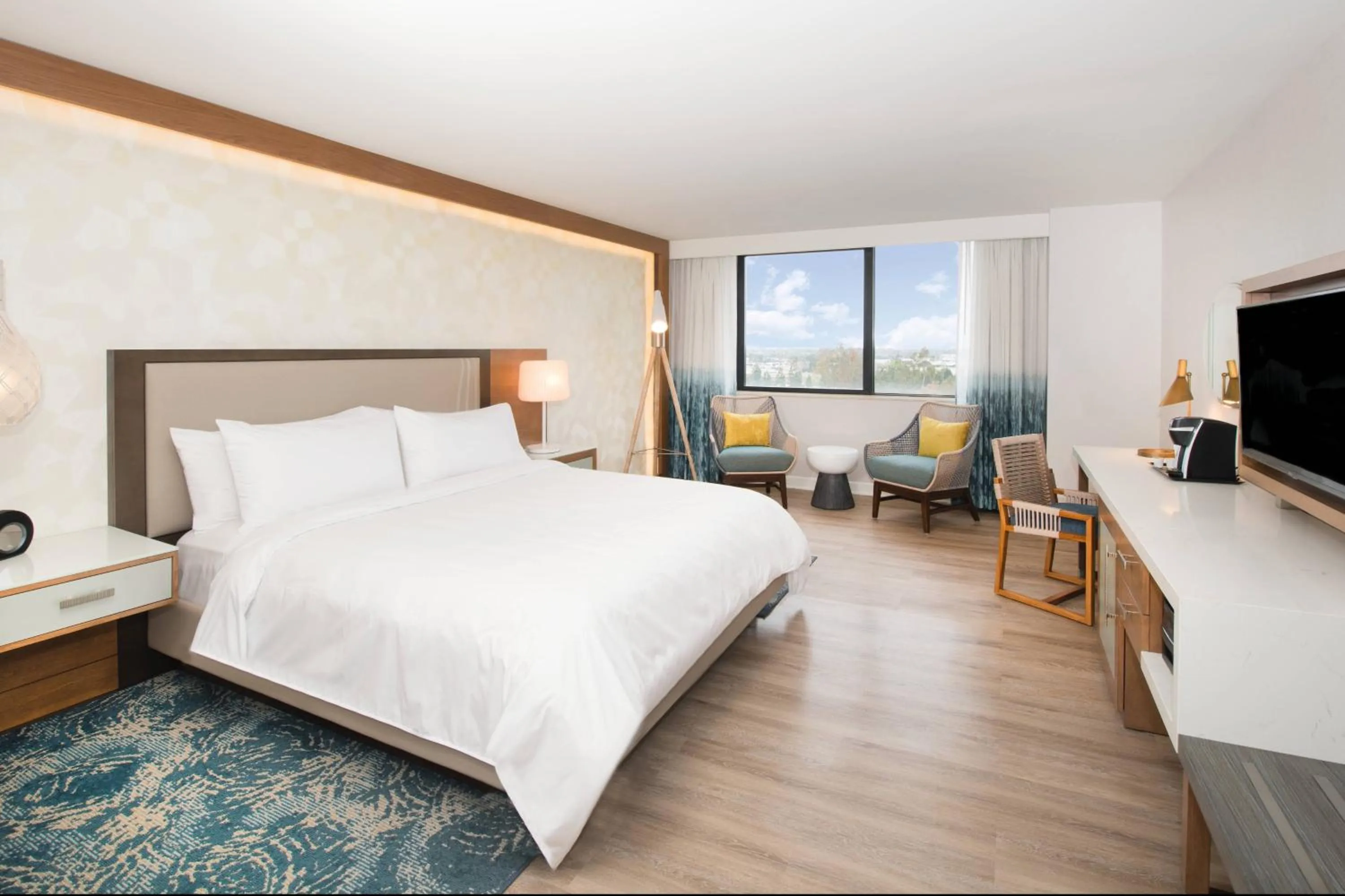 Photo of the whole room, Bed in Renaissance Newport Beach Hotel