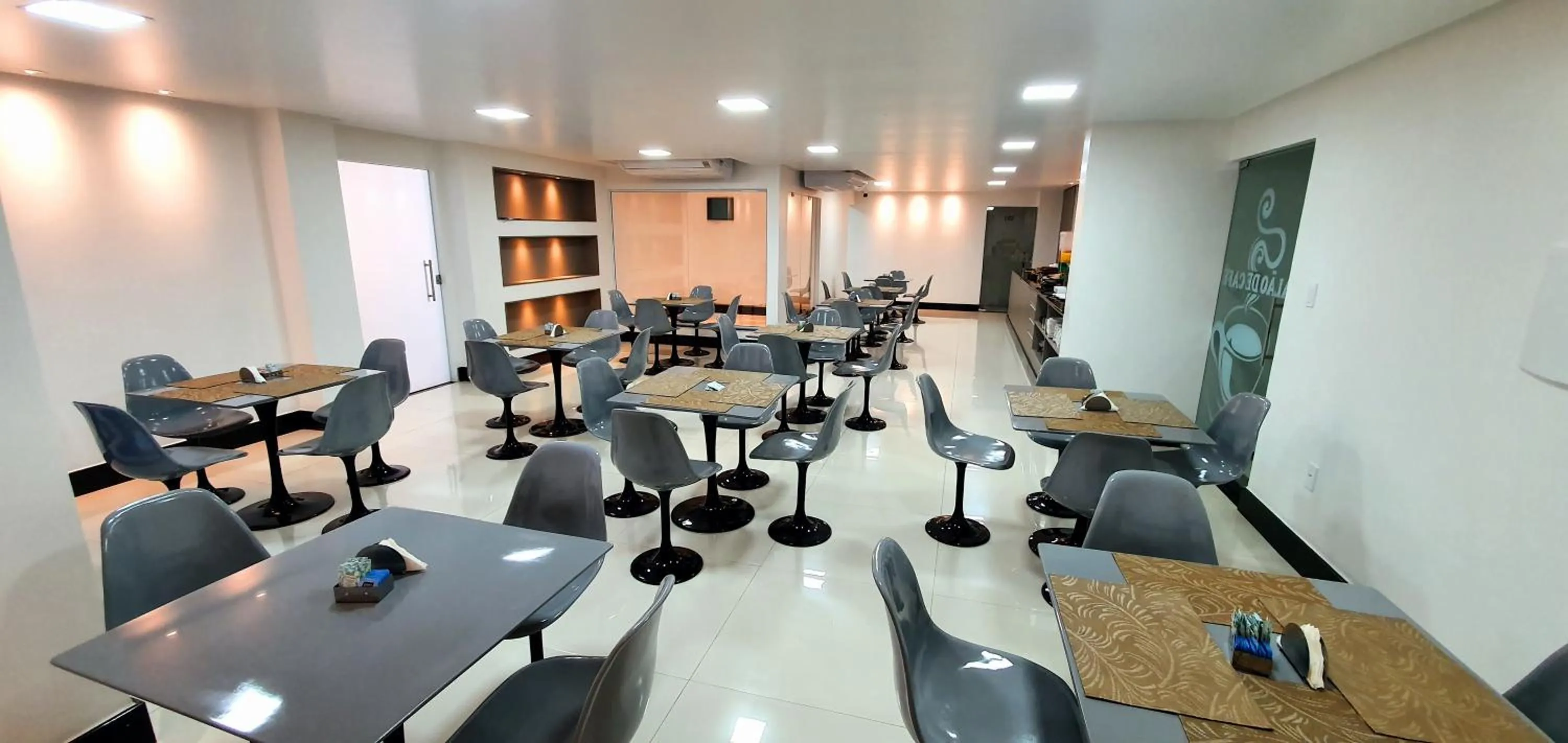 Restaurant/places to eat in Hotel Gemeos