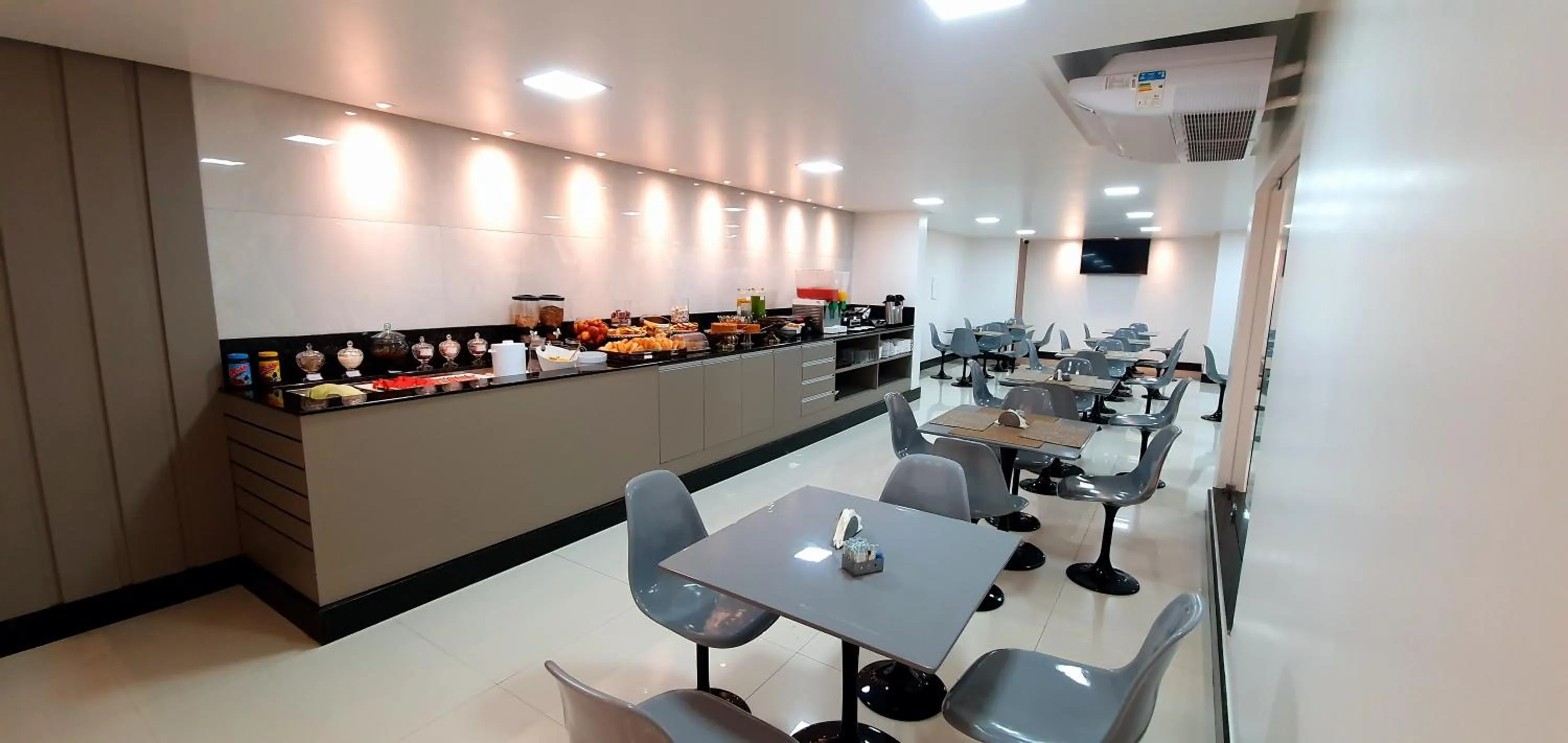 Restaurant/places to eat in Hotel Gemeos