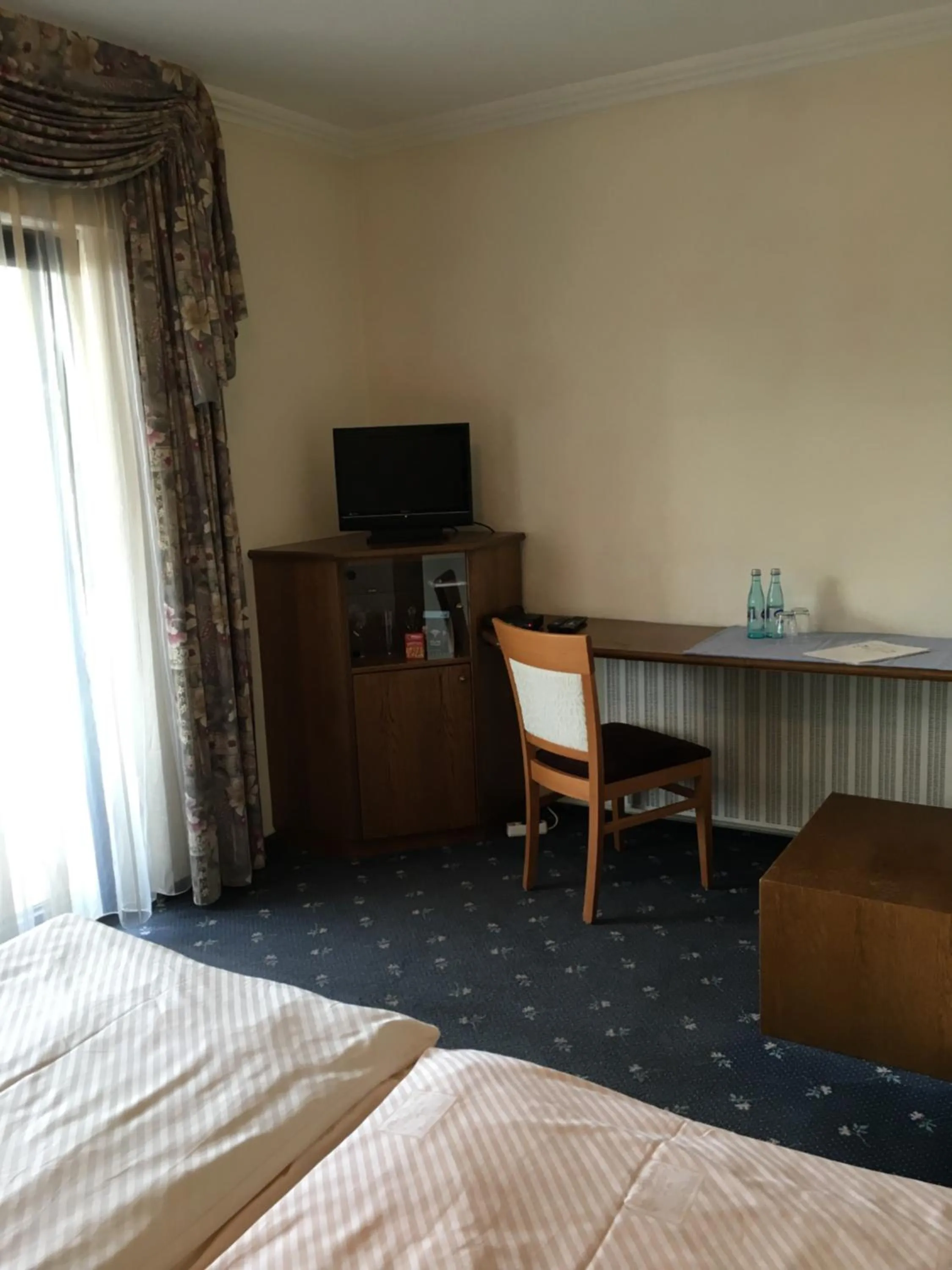 TV and multimedia, Bed in Gasthof zur Sonne Winzenhohl