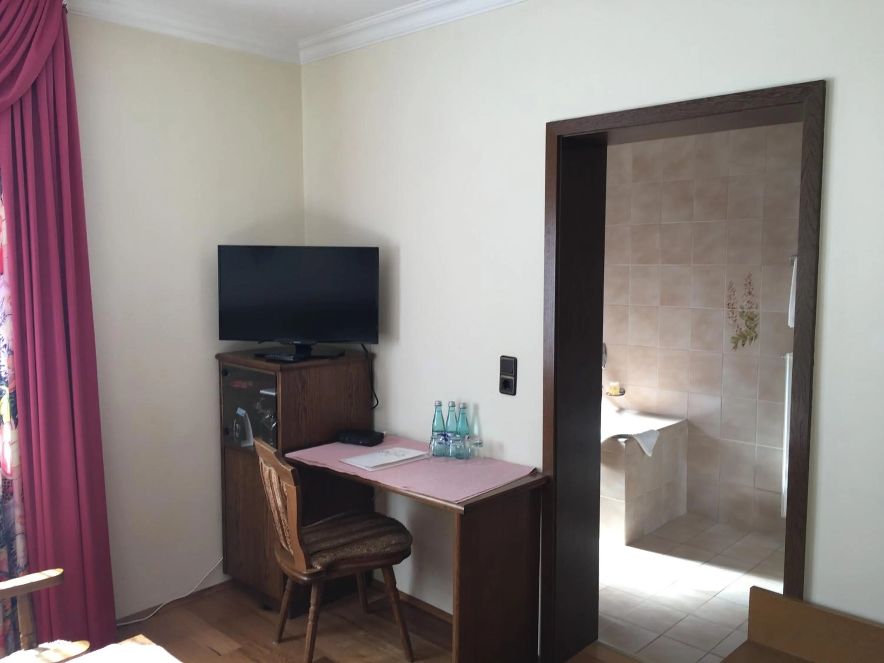 Photo of the whole room in Gasthof zur Sonne Winzenhohl