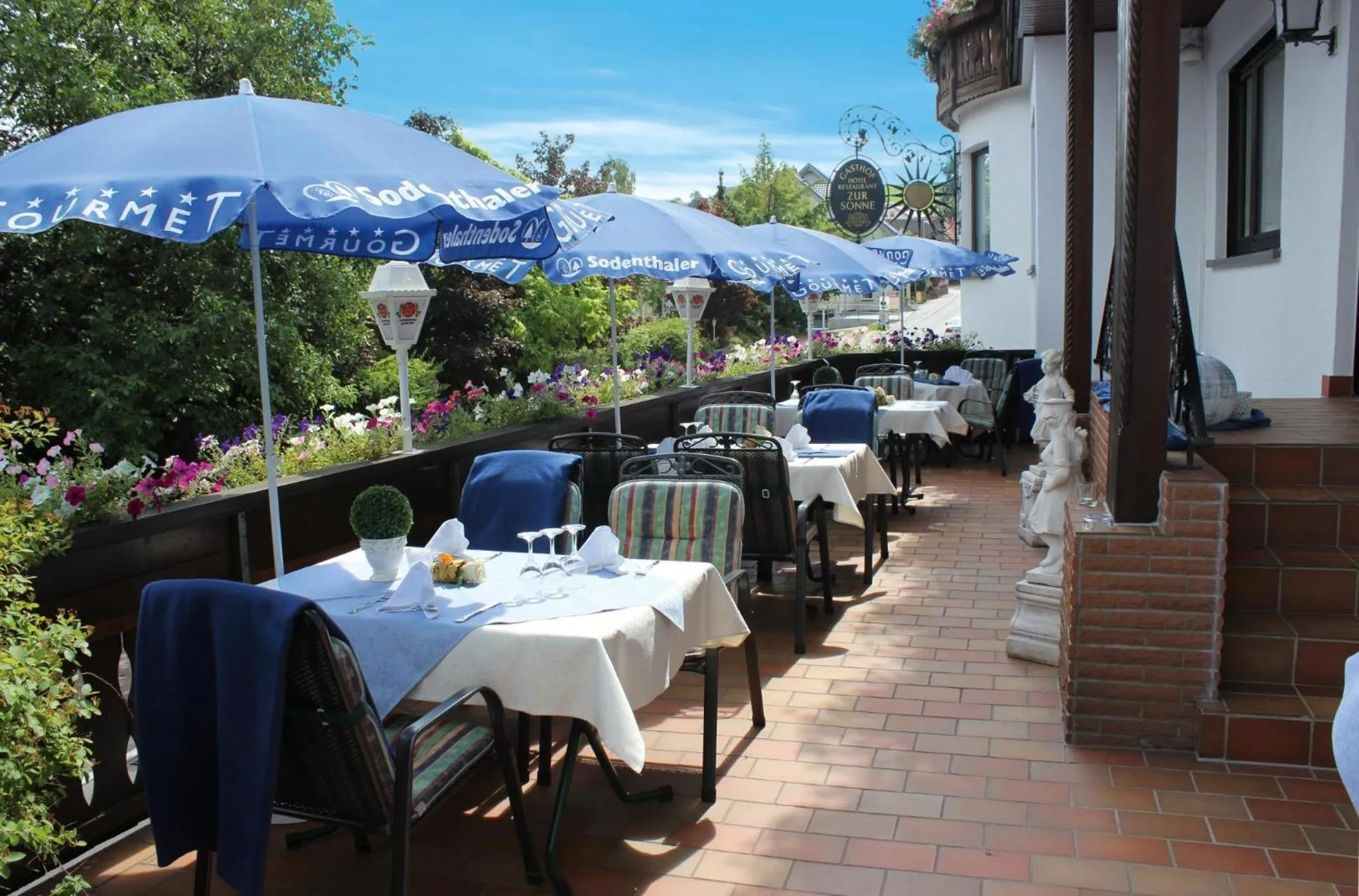 Restaurant/places to eat in Gasthof zur Sonne Winzenhohl