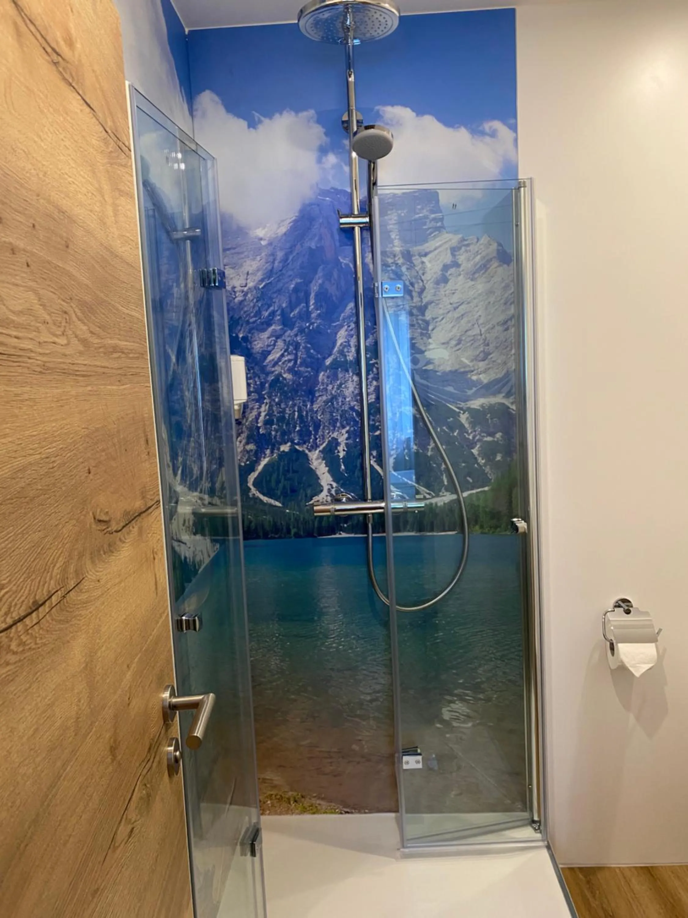 Shower in Gasthof zur Sonne Winzenhohl