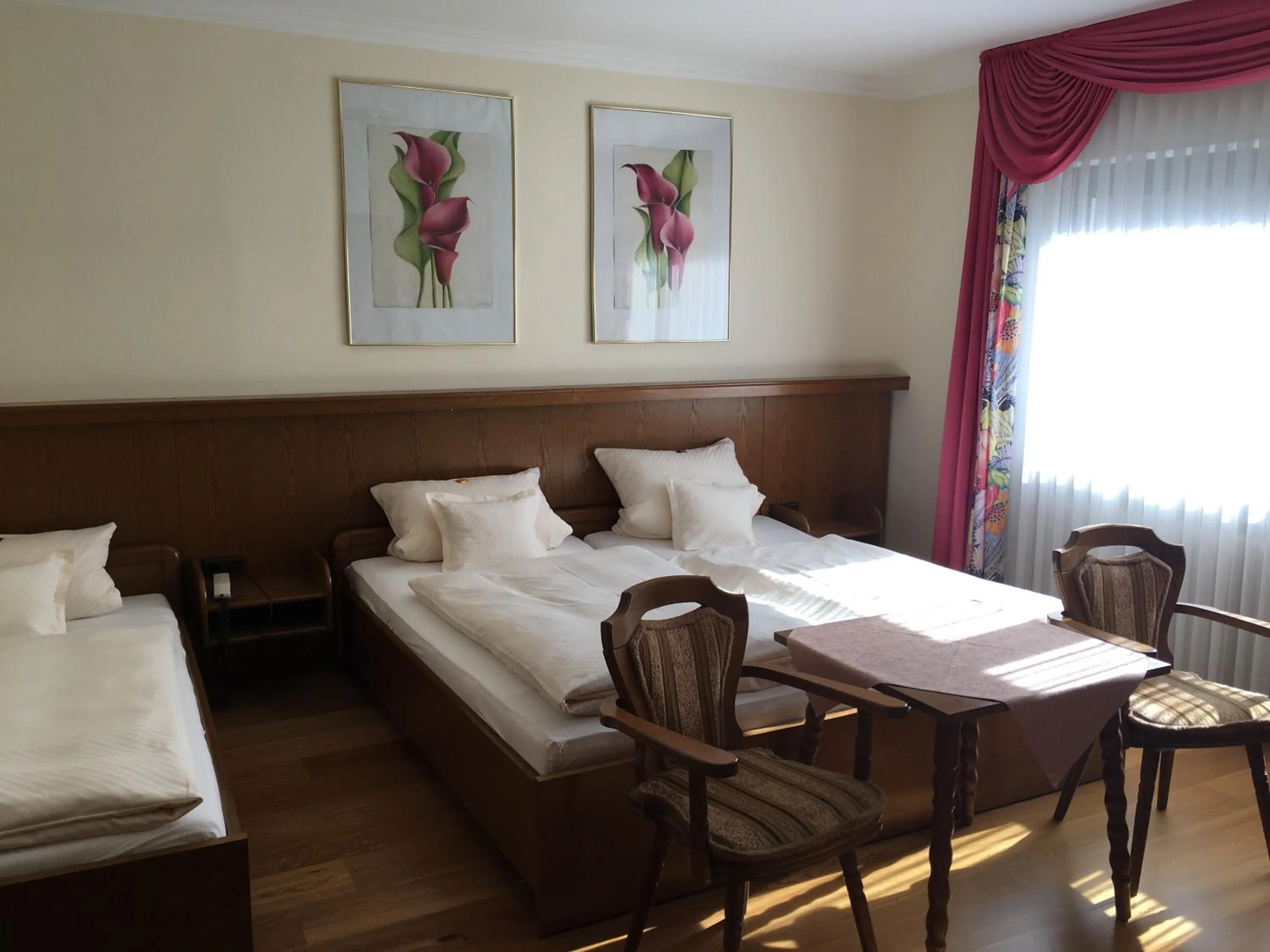 Photo of the whole room, Bed in Gasthof zur Sonne Winzenhohl