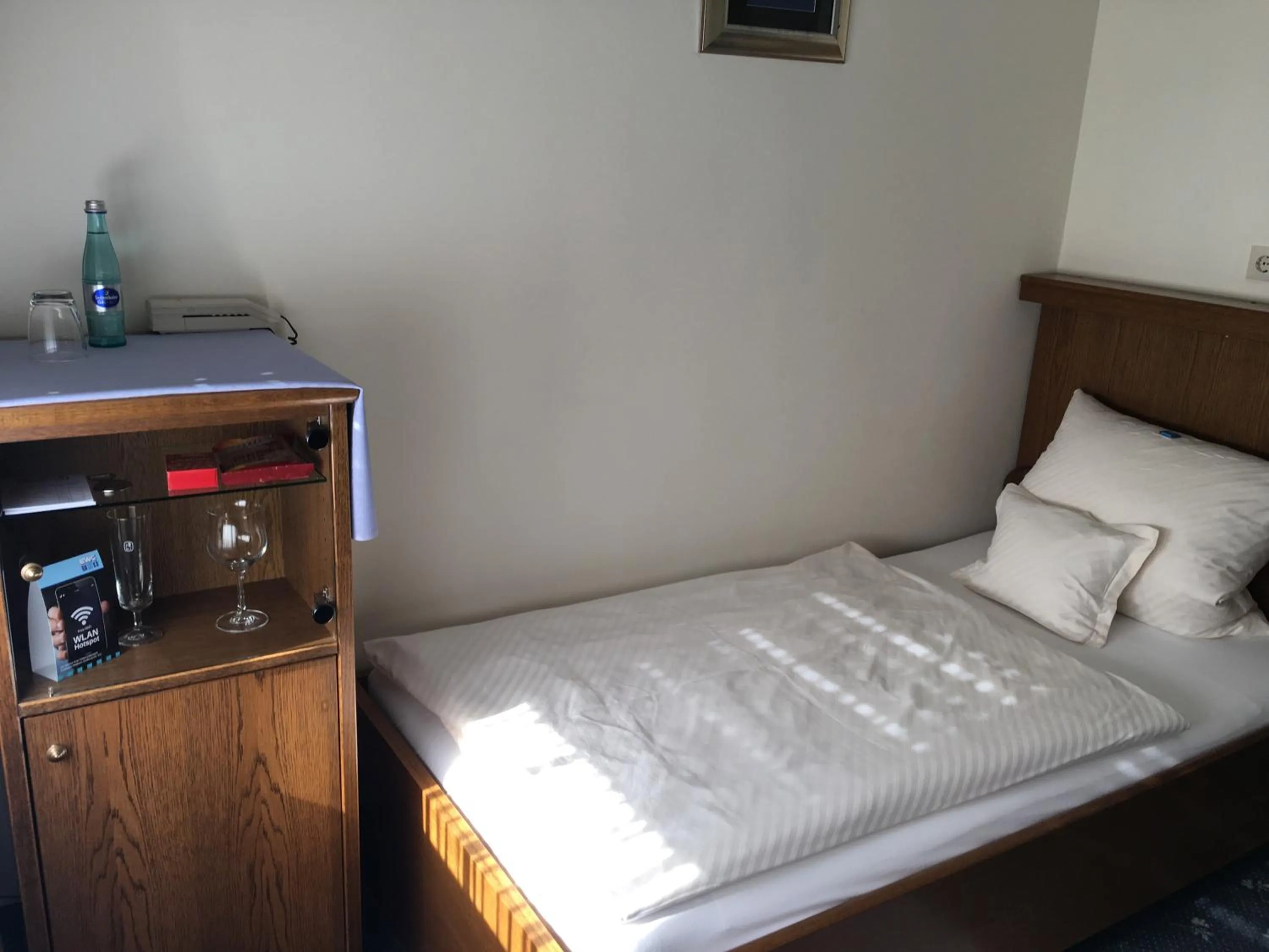 Photo of the whole room, Bed in Gasthof zur Sonne Winzenhohl