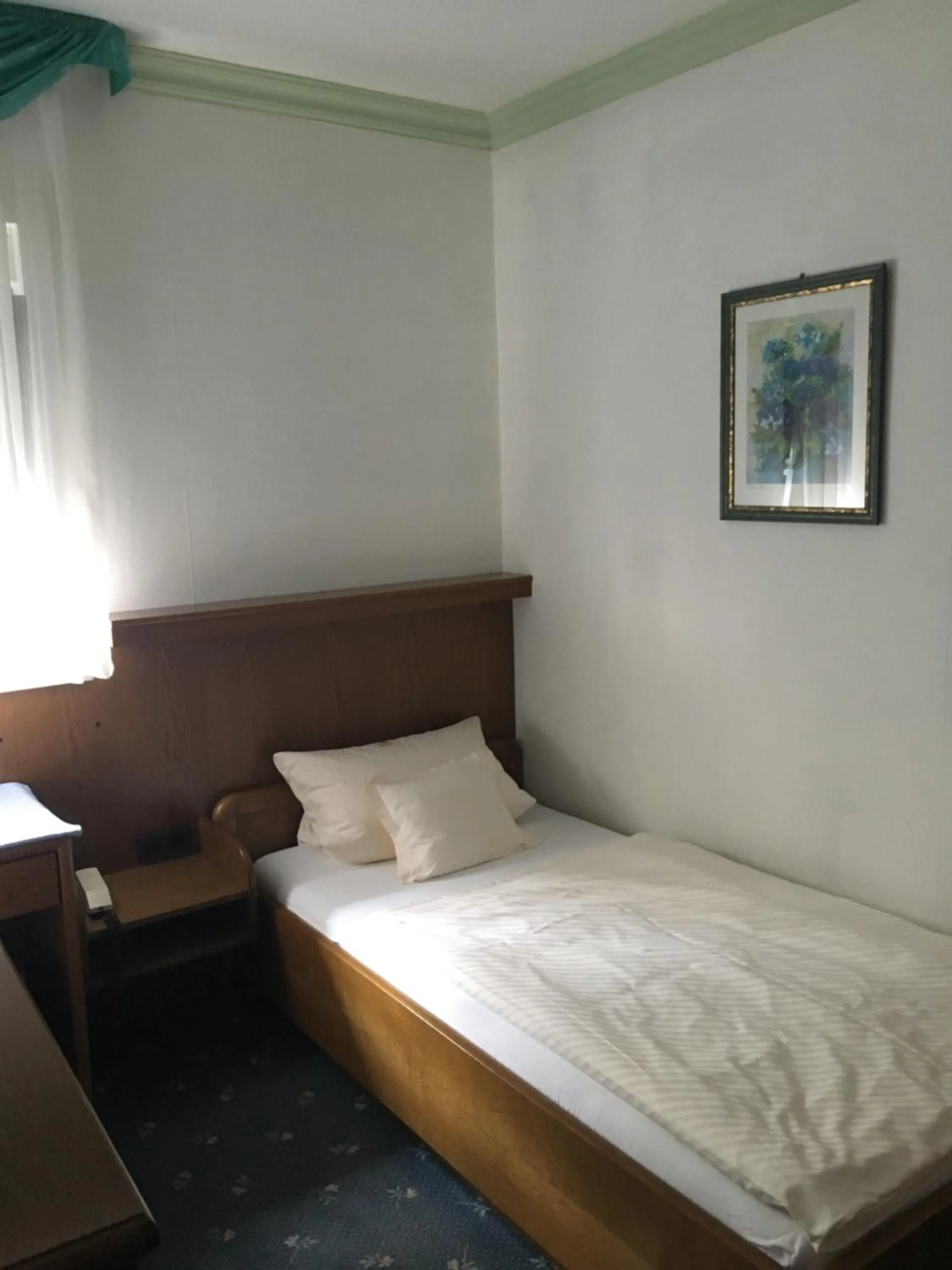 Photo of the whole room, Bed in Gasthof zur Sonne Winzenhohl