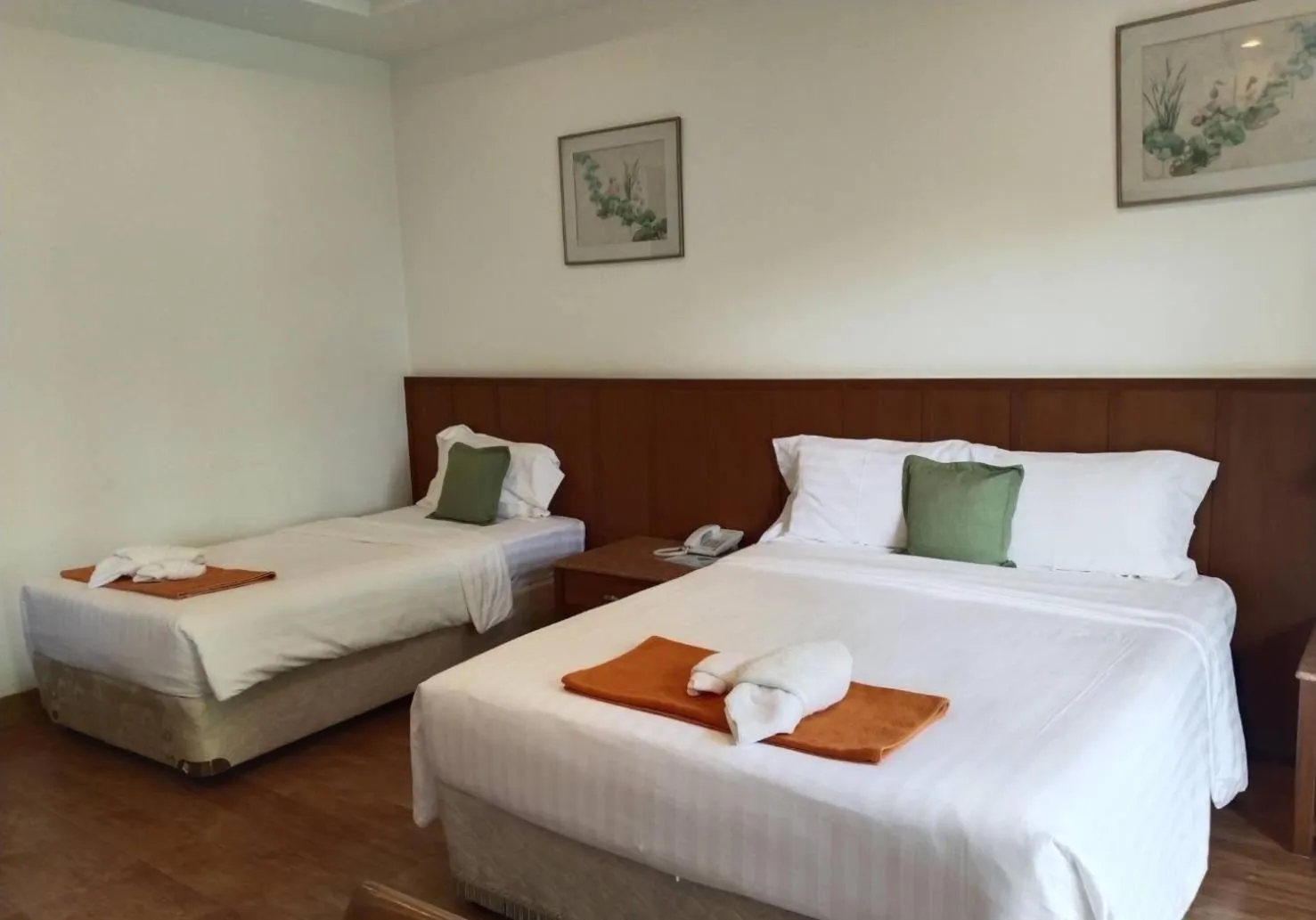 Bed in Sailom Resort Bangsaphan