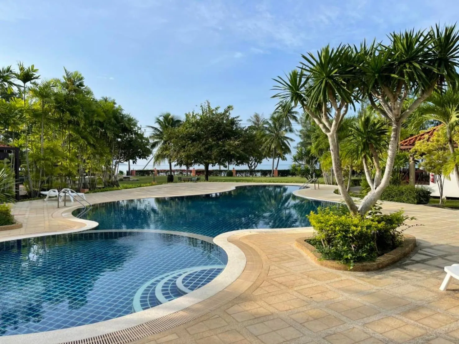 Swimming pool in Sailom Resort Bangsaphan