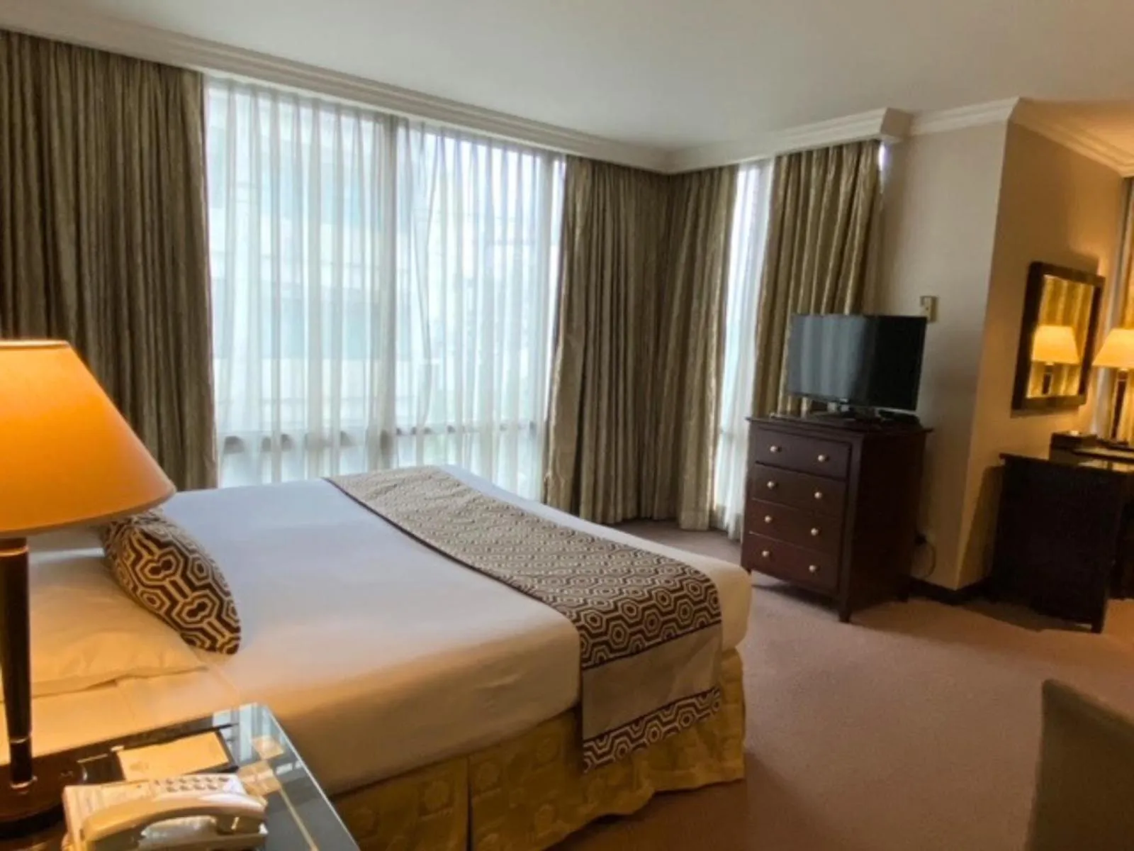 Bed in Herald Suites Solana