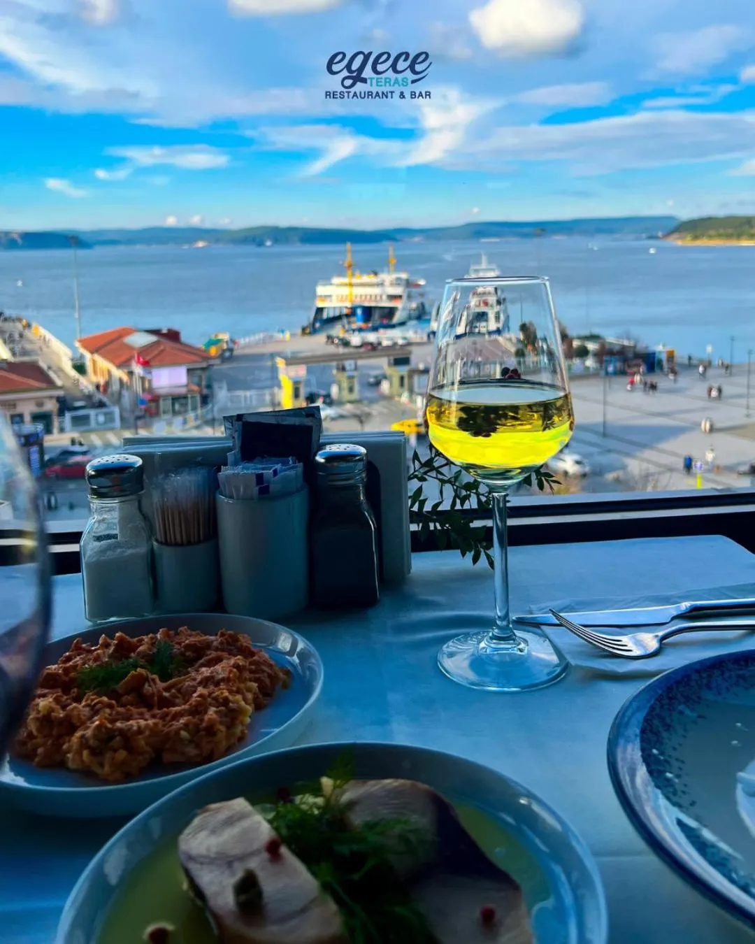 Restaurant/places to eat in Kule Hotel