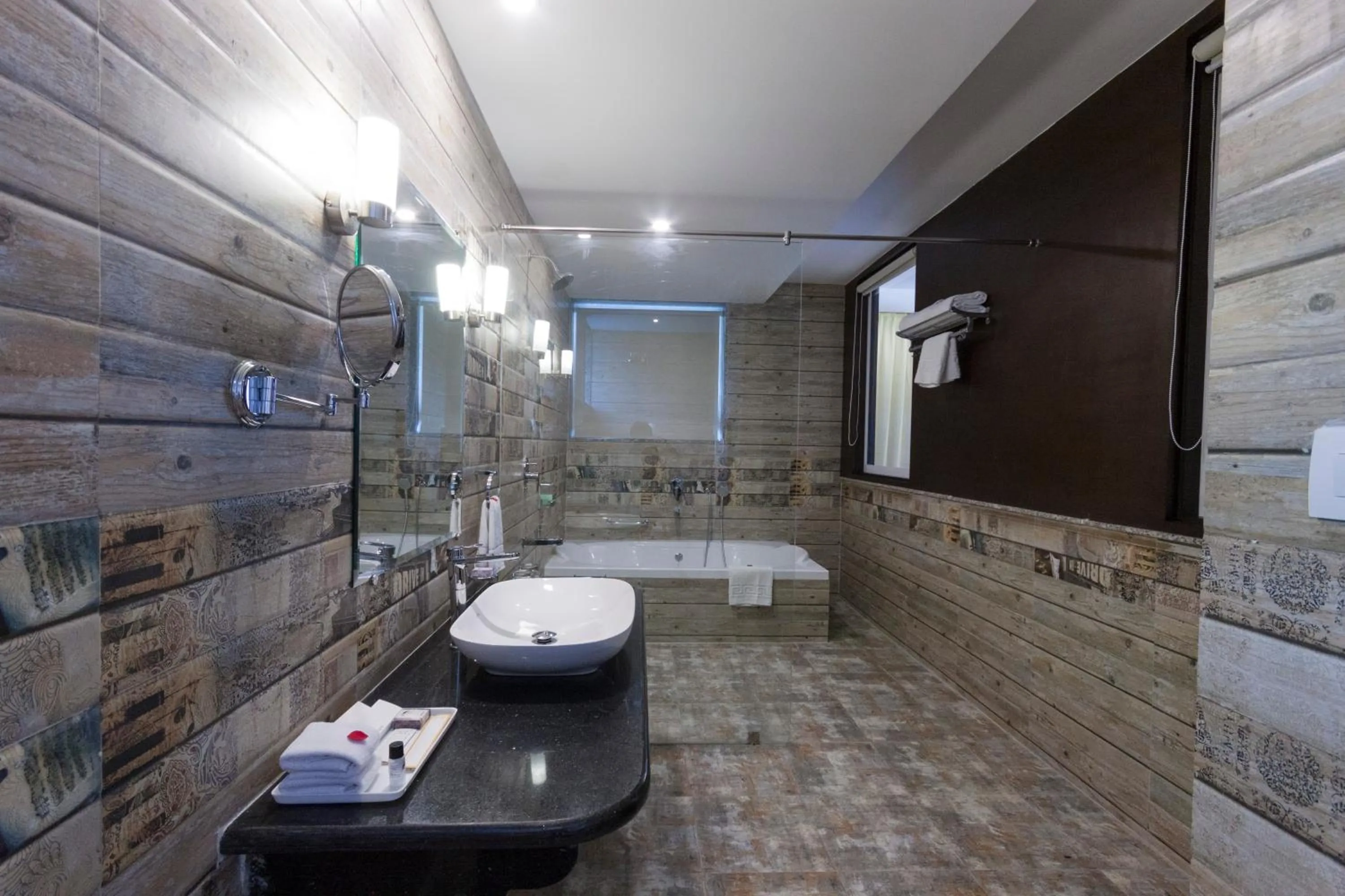 Bathroom in Hotel Udai Median