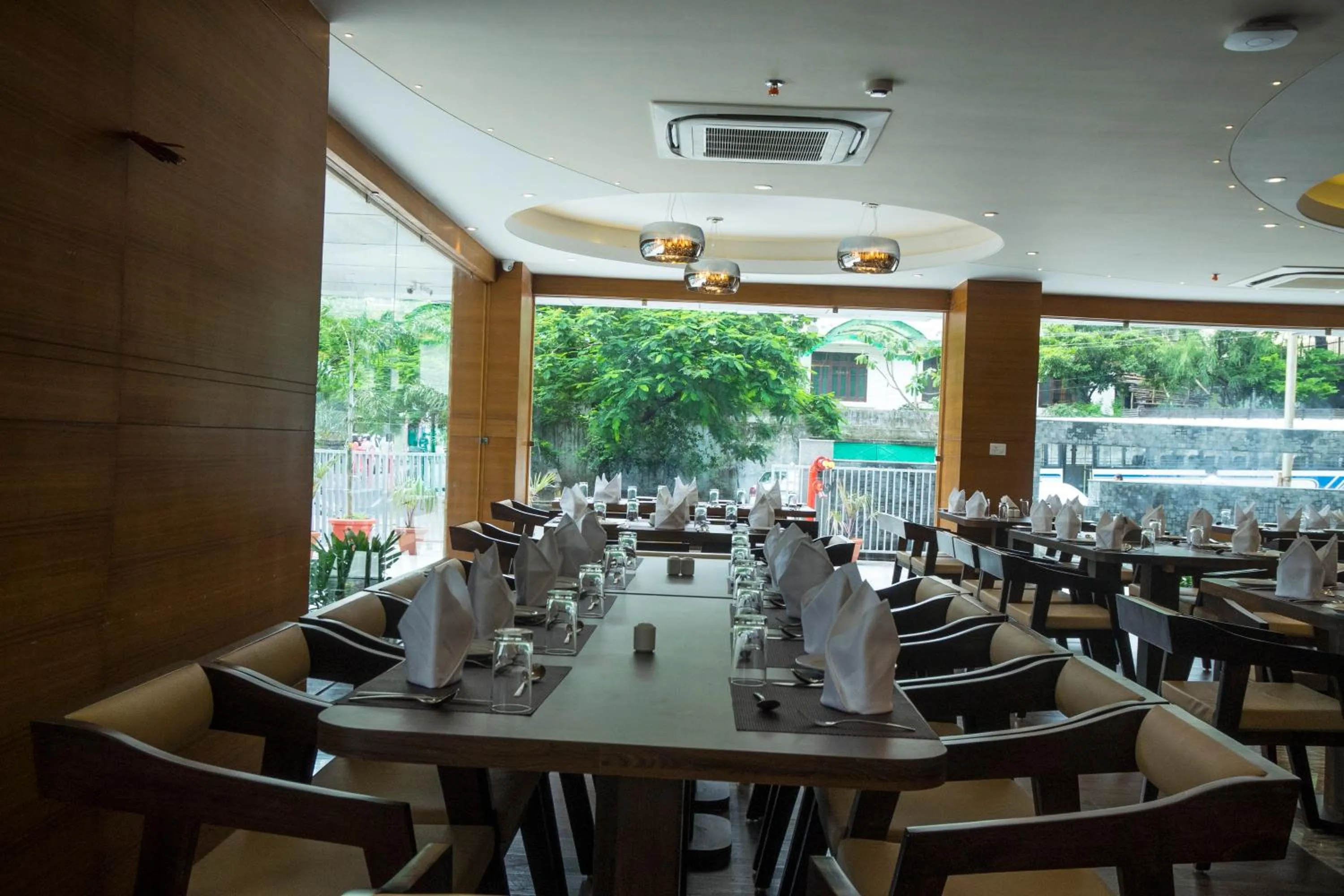 Restaurant/places to eat in Hotel Udai Median