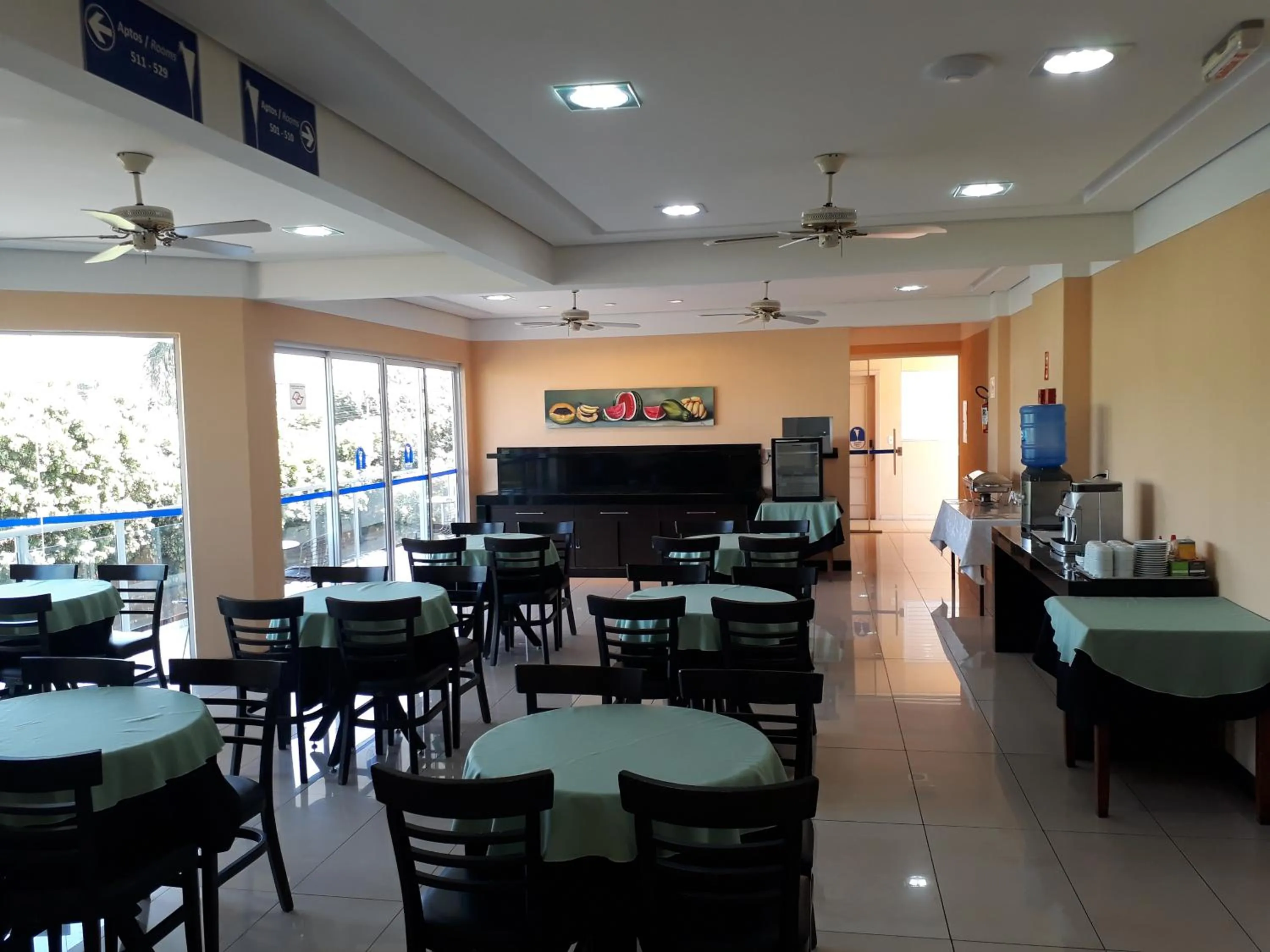 Breakfast in Cristal Palace Inn