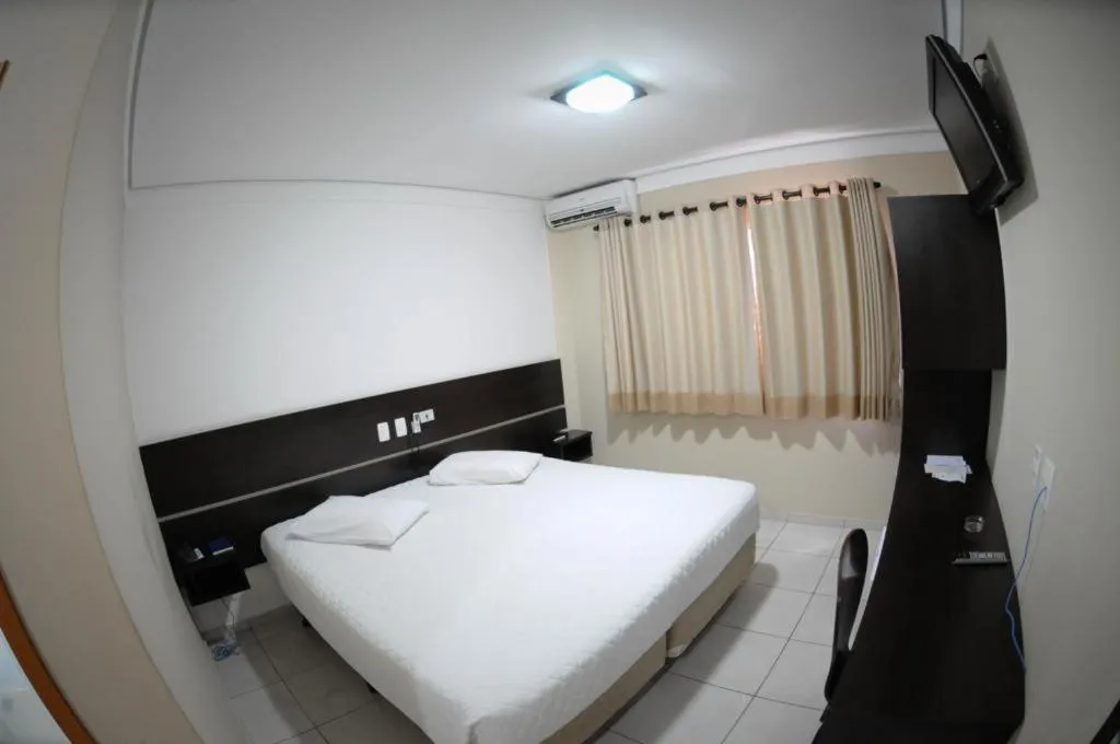 Bed in Cristal Palace Inn