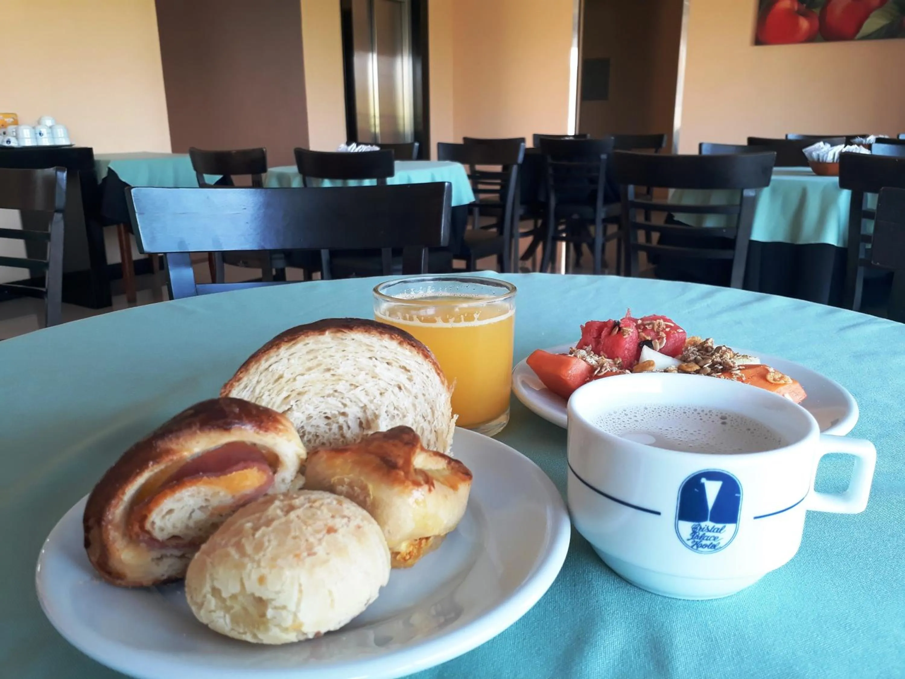 Continental breakfast in Cristal Palace Inn