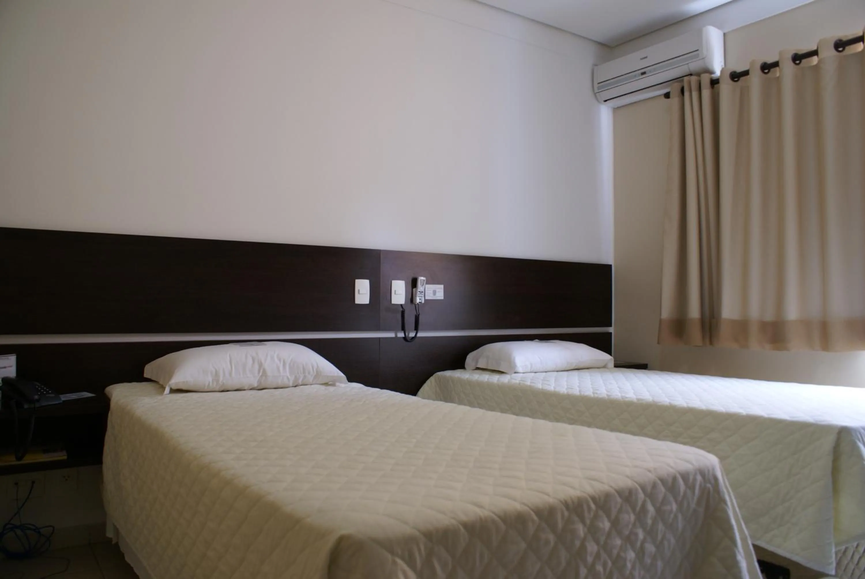 Photo of the whole room, Bed in Cristal Palace Inn