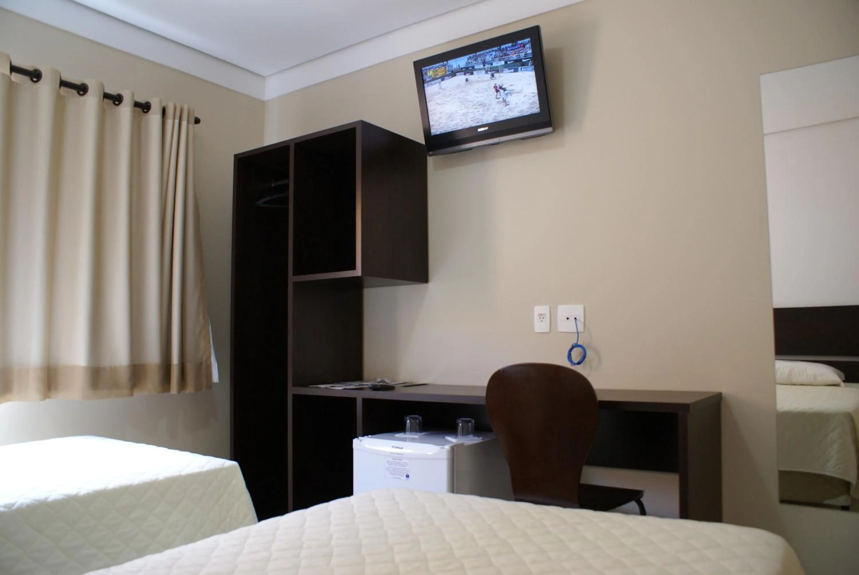 Photo of the whole room, Bed in Cristal Palace Inn