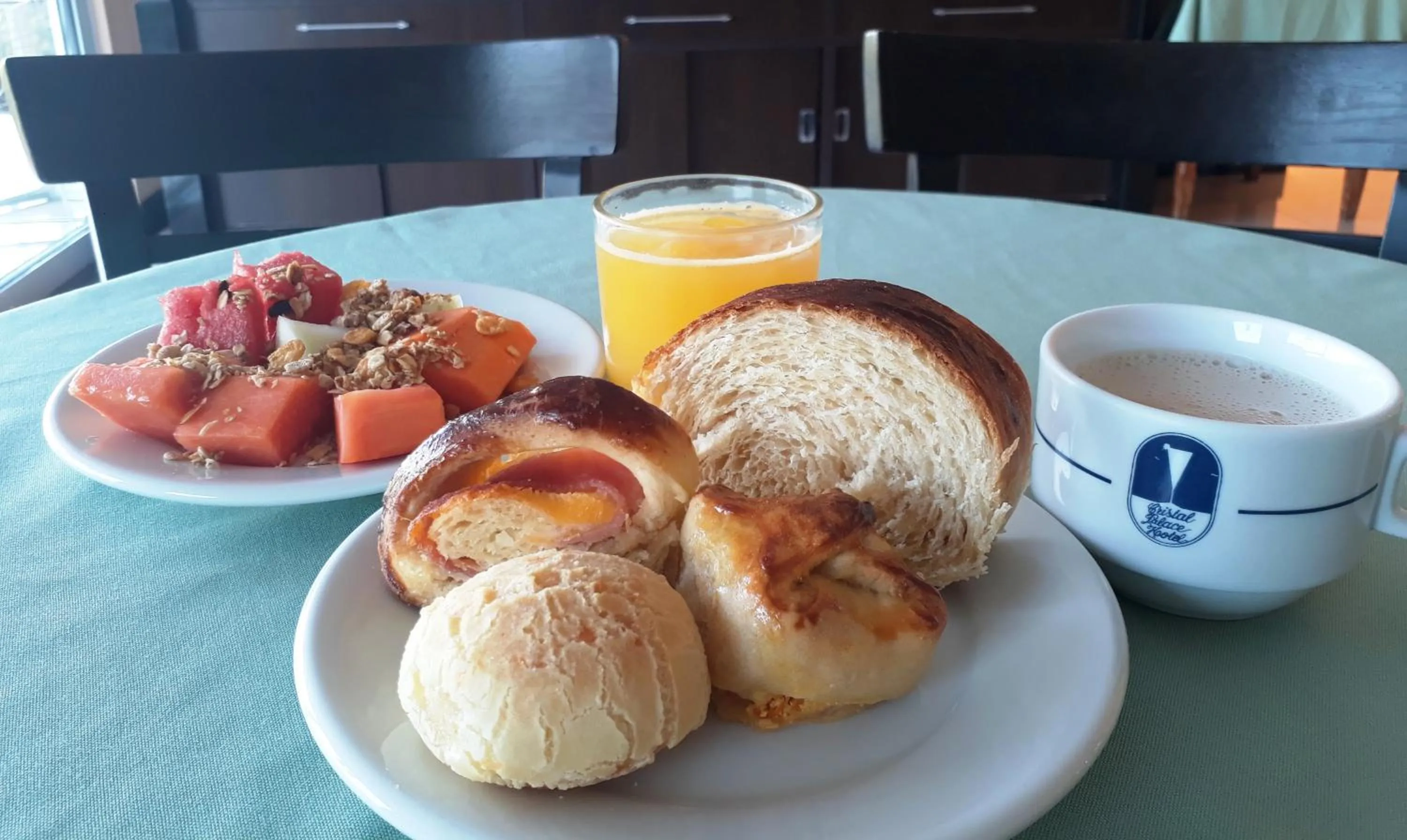 Continental breakfast in Cristal Palace Inn