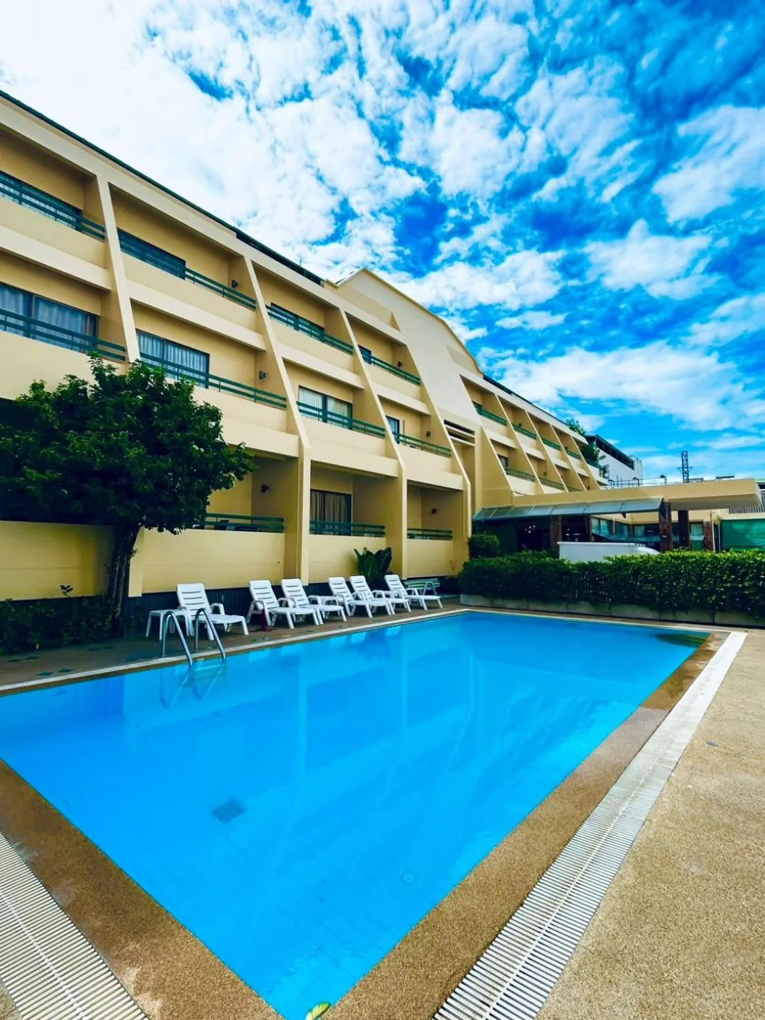 Swimming pool in Sirin Hotel Hua Hin