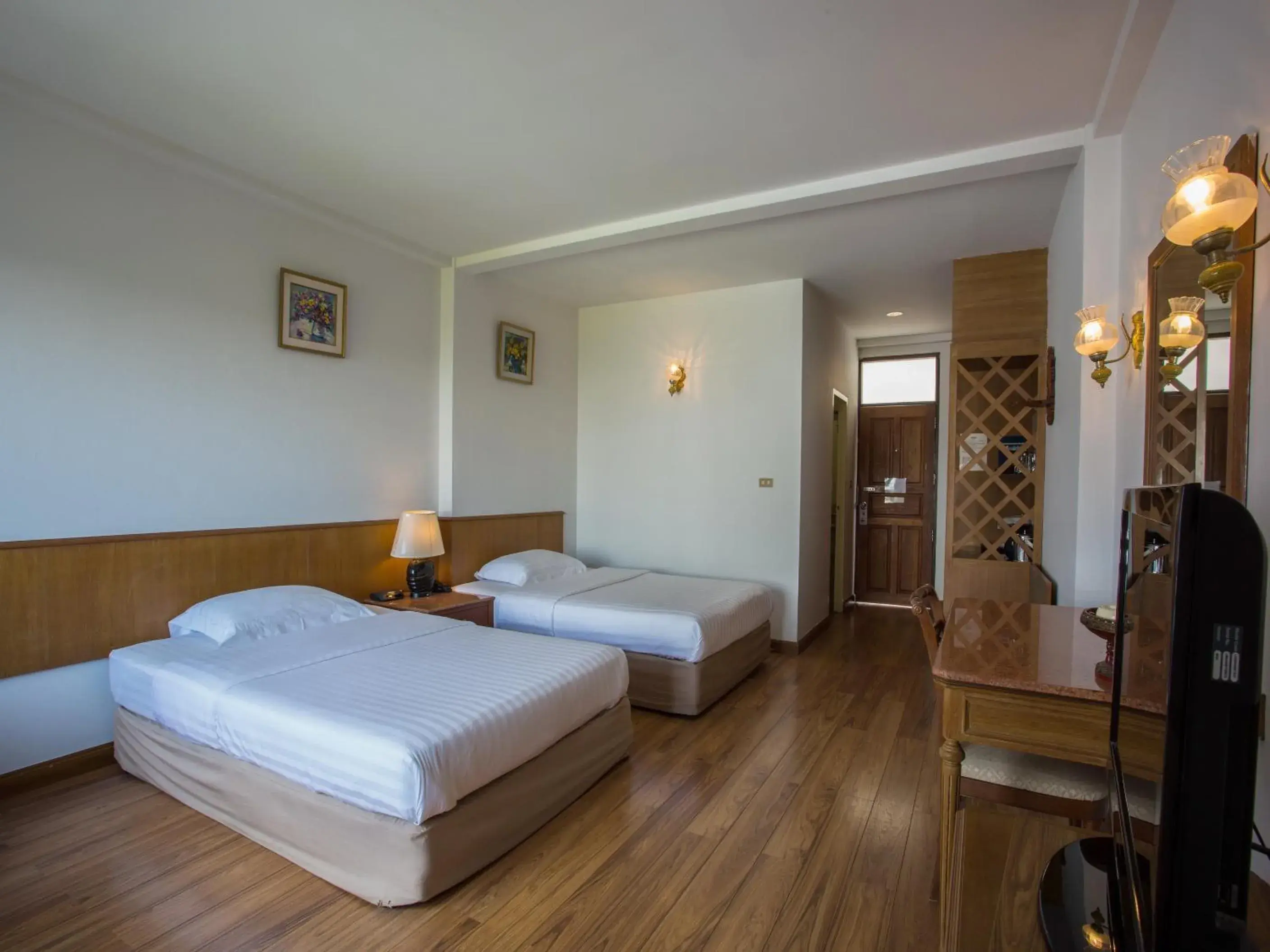 Deluxe Twin Room in Sirin Hotel Hua Hin Deluxe Twin Room in Sirin Hotel Hua Hin