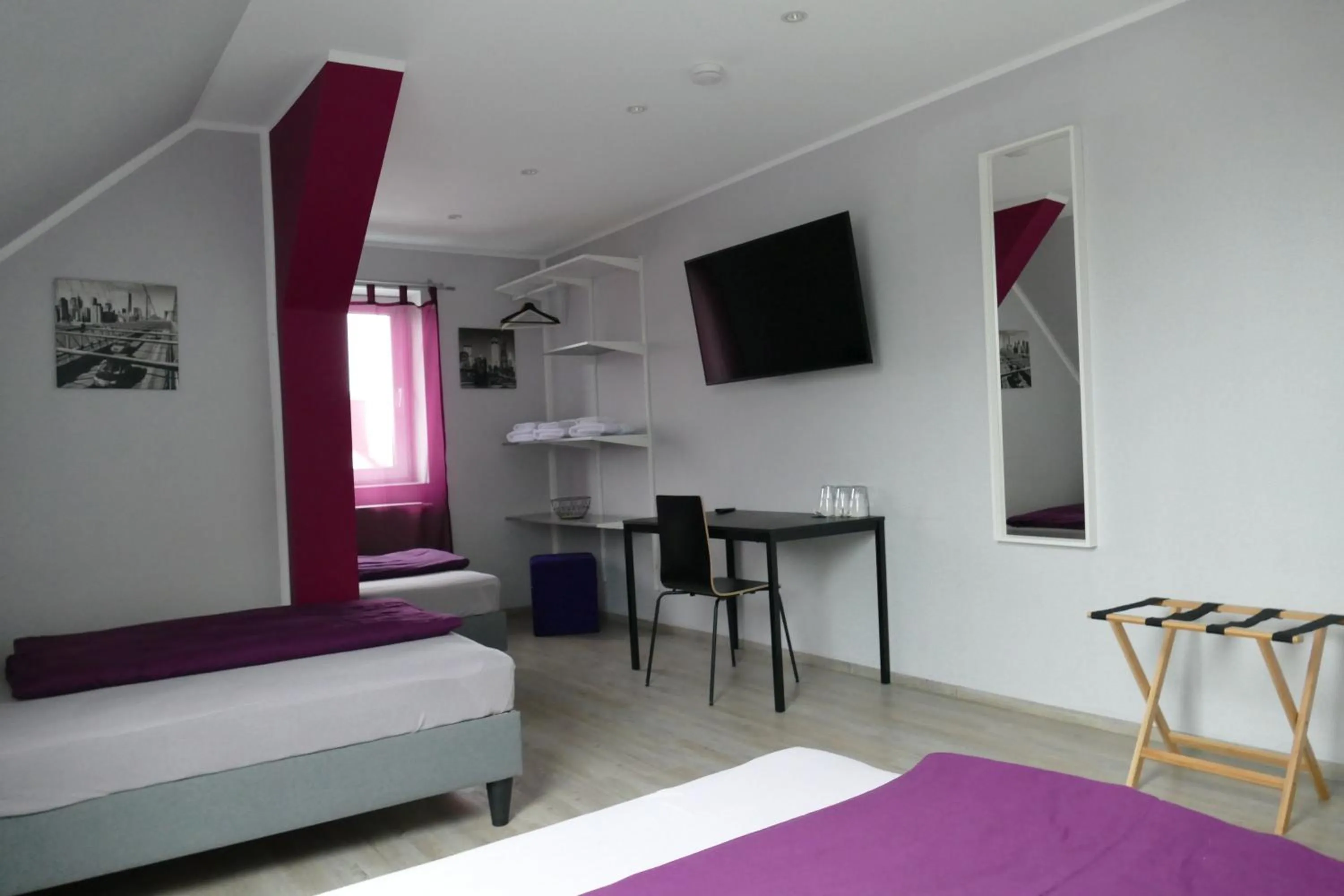 Triple Room with Shared Toilet in Pension Dortmund Messe