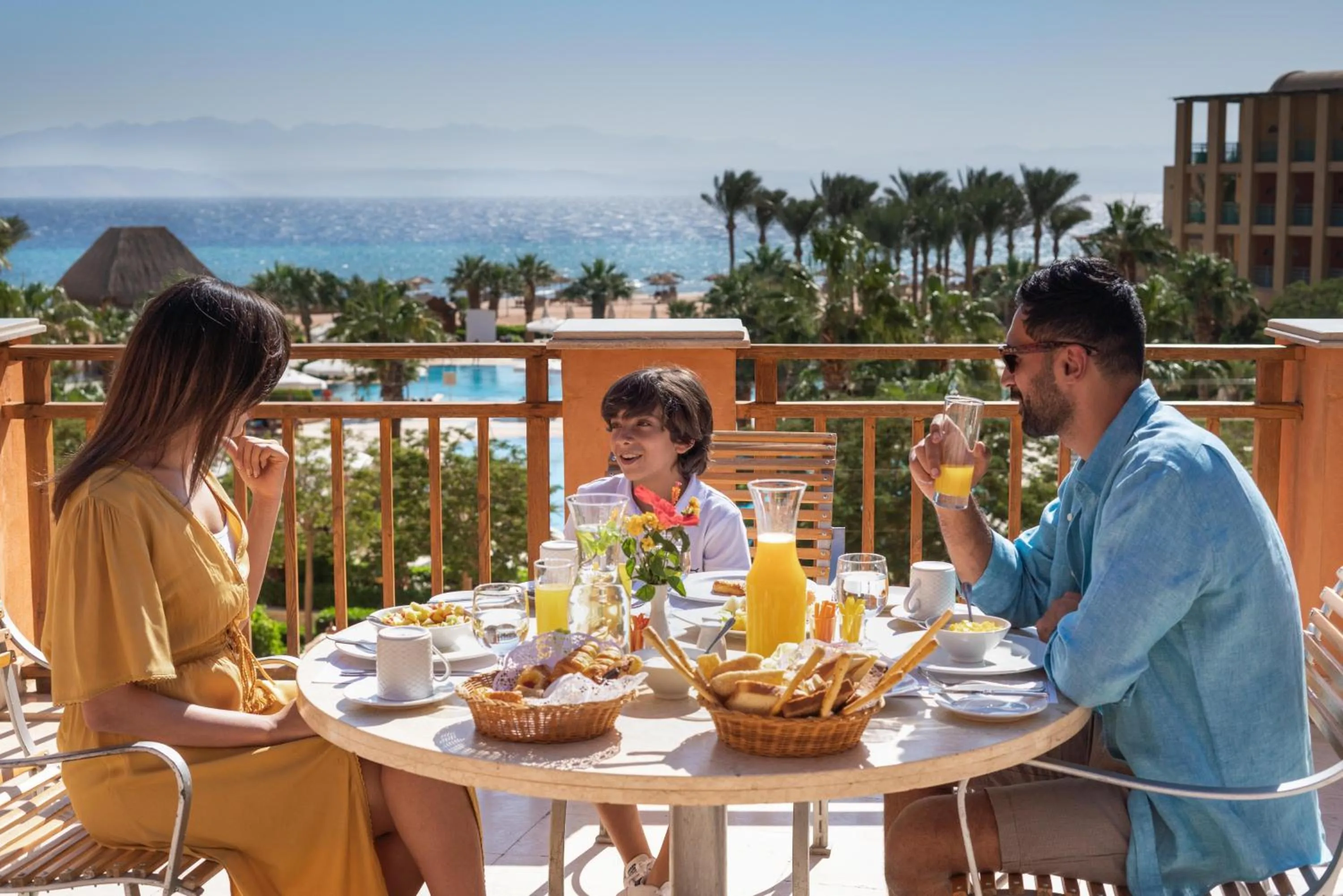 Restaurant/places to eat in Strand Beach Resort