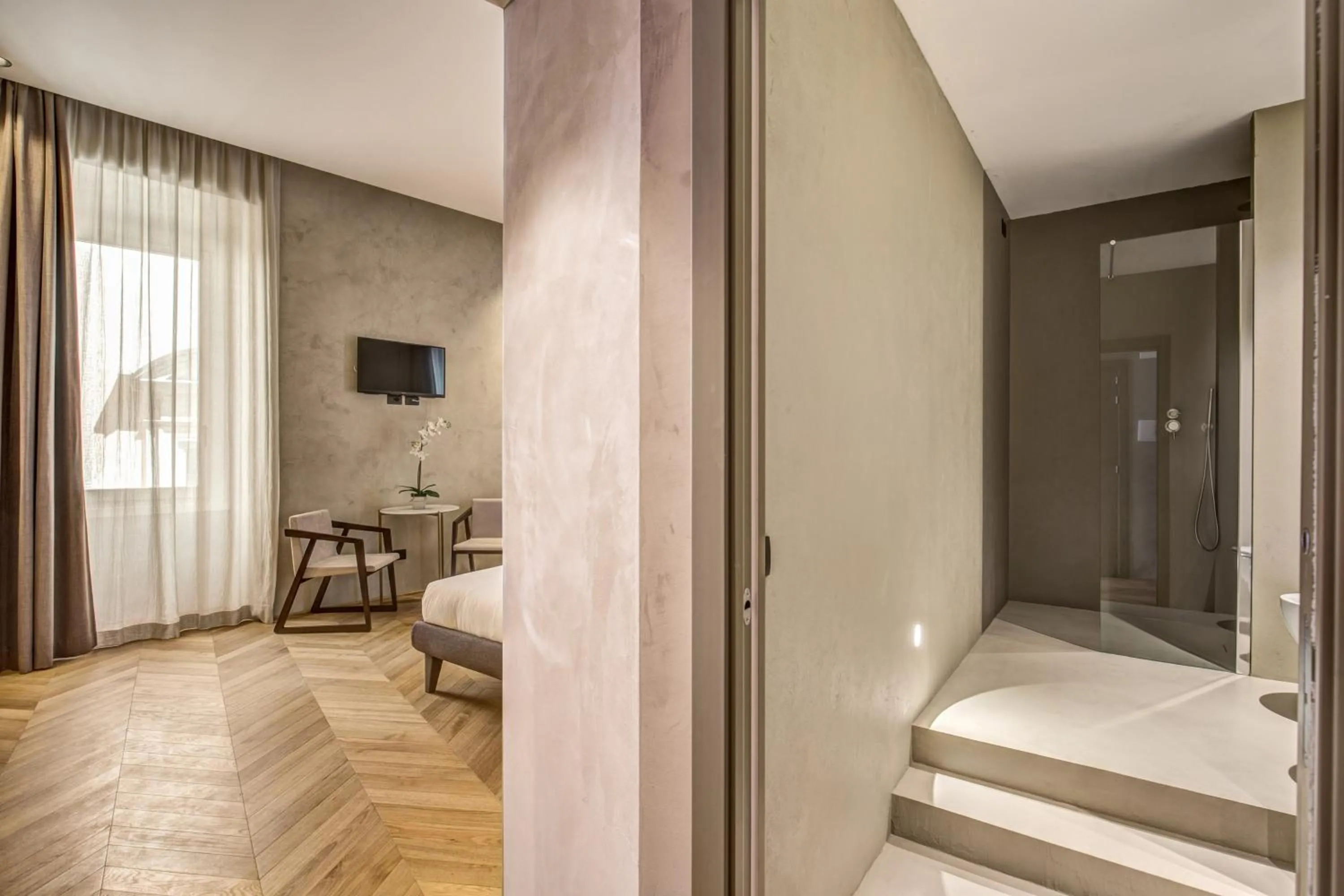 Photo of the whole room, Bed in G55 Design Hotel