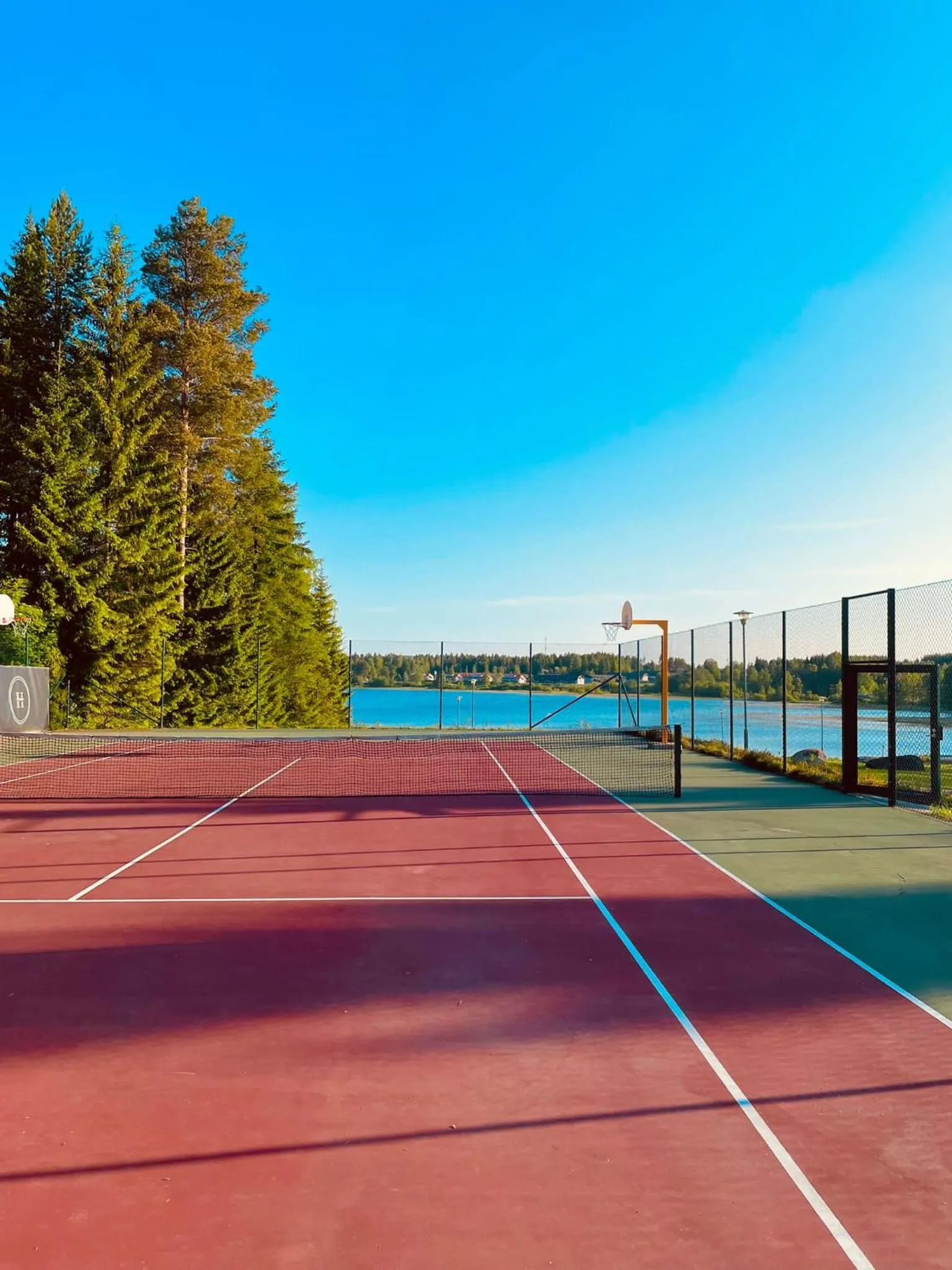 Tennis court in Hotel Aateli Lakeside