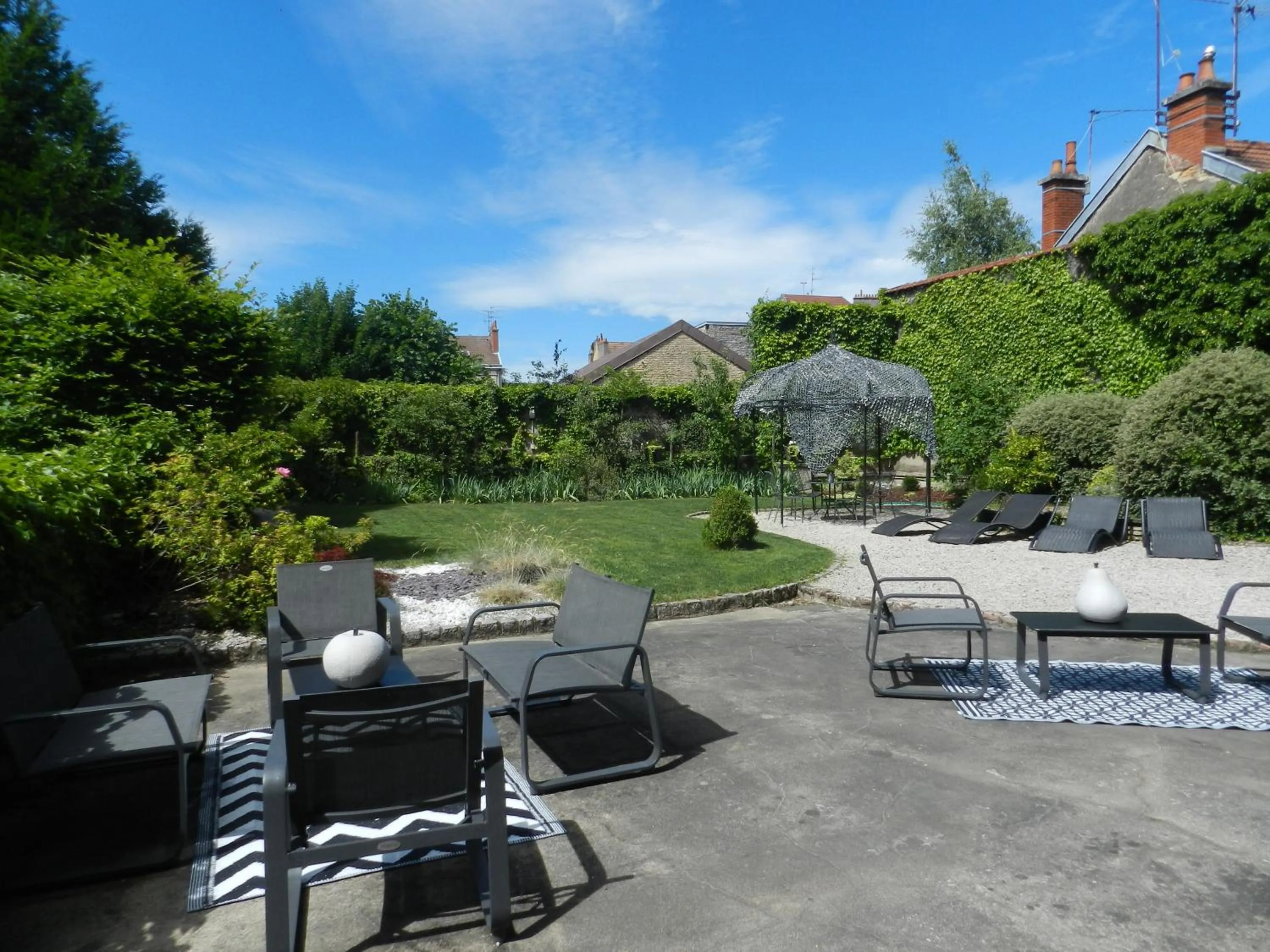 Patio in L'aparthoteL LhL