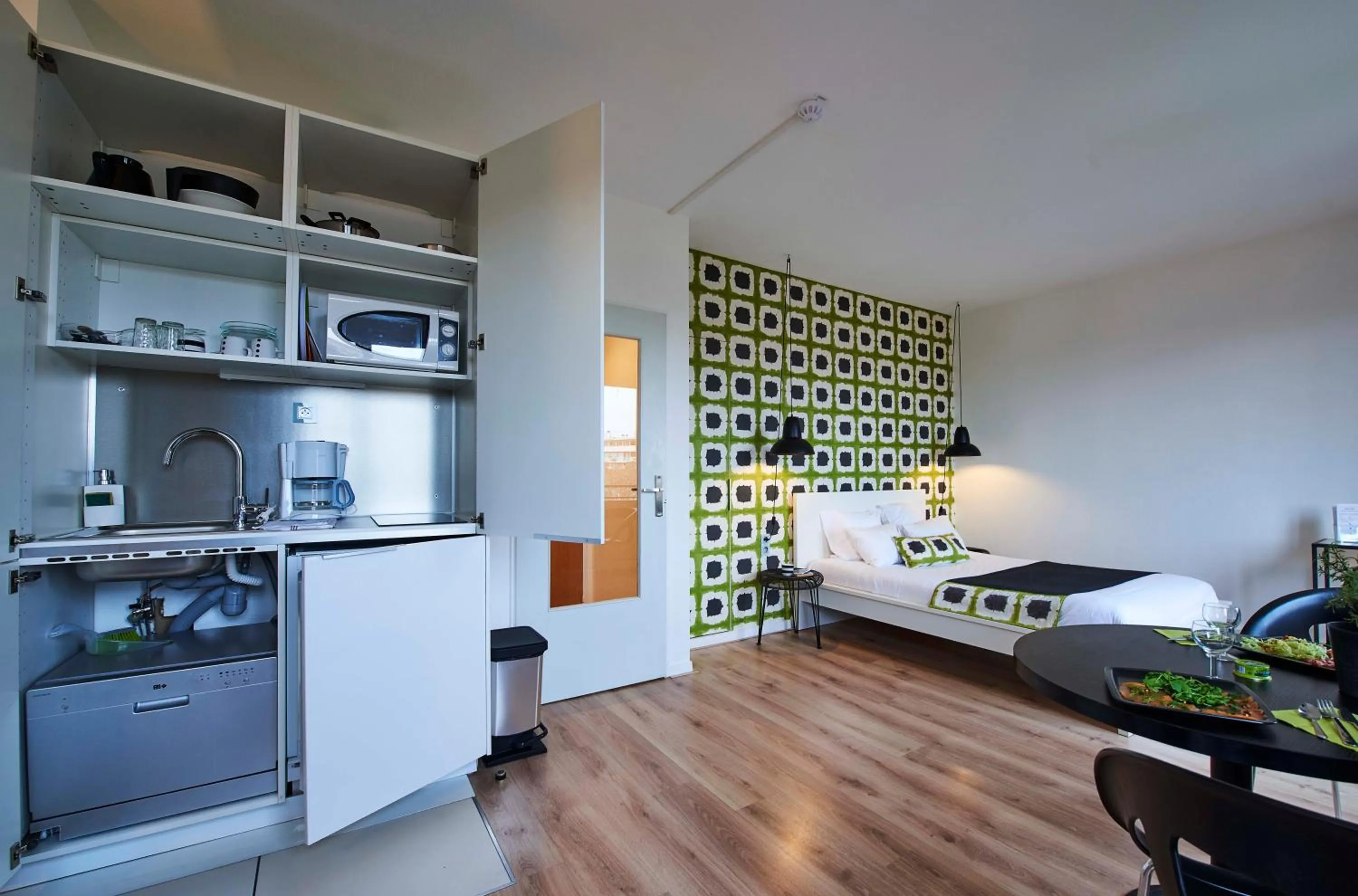 Dining area in L'aparthoteL LhL