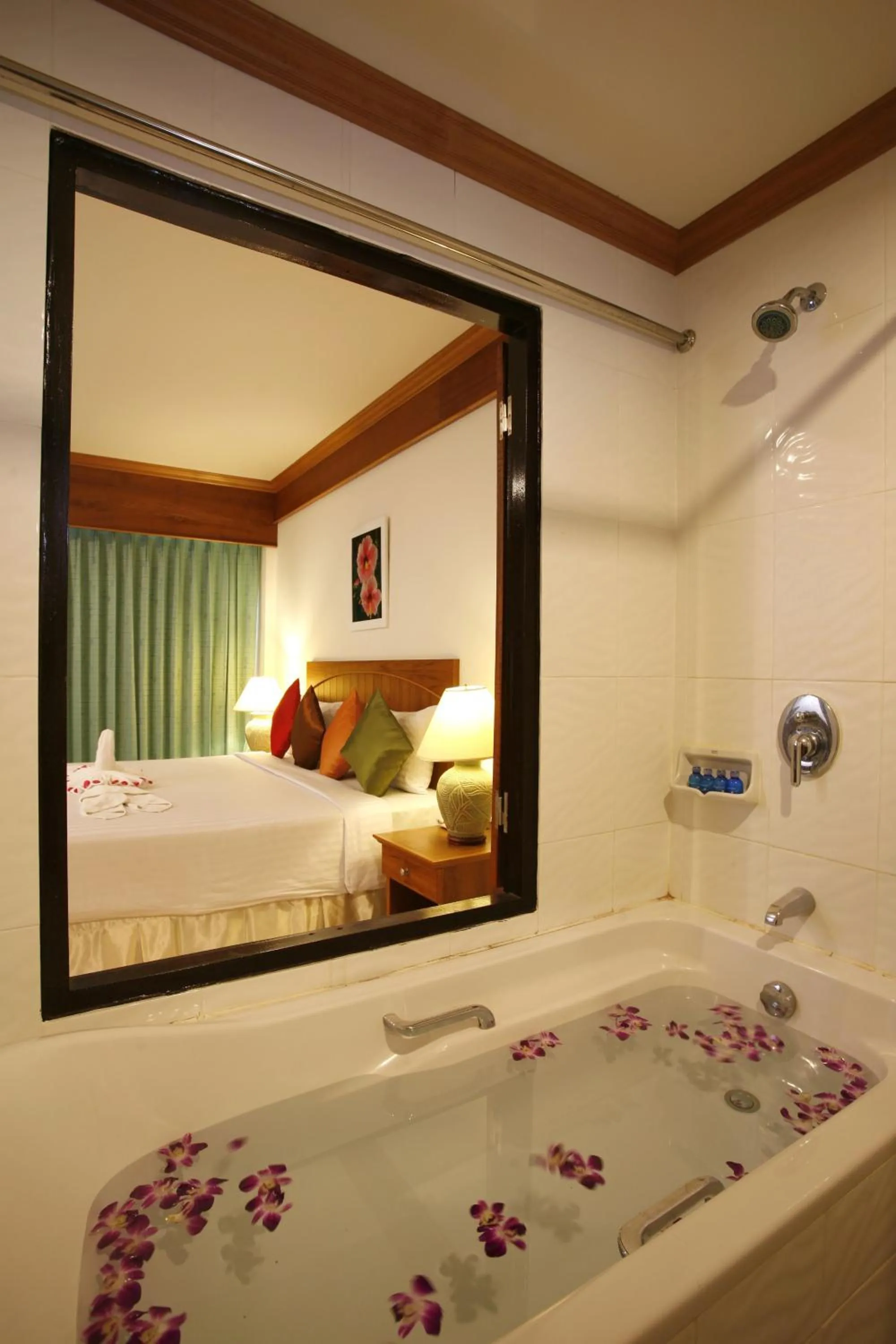 Bathroom, Bed in Jiraporn Hill Resort
