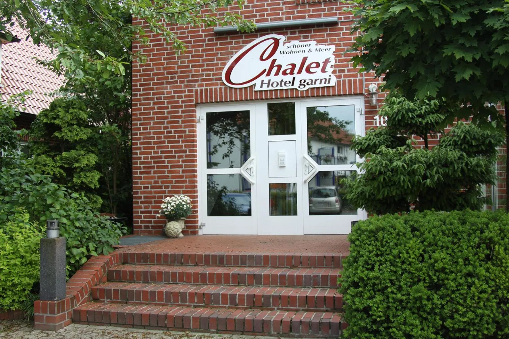 Facade/entrance in Hotel Chalet