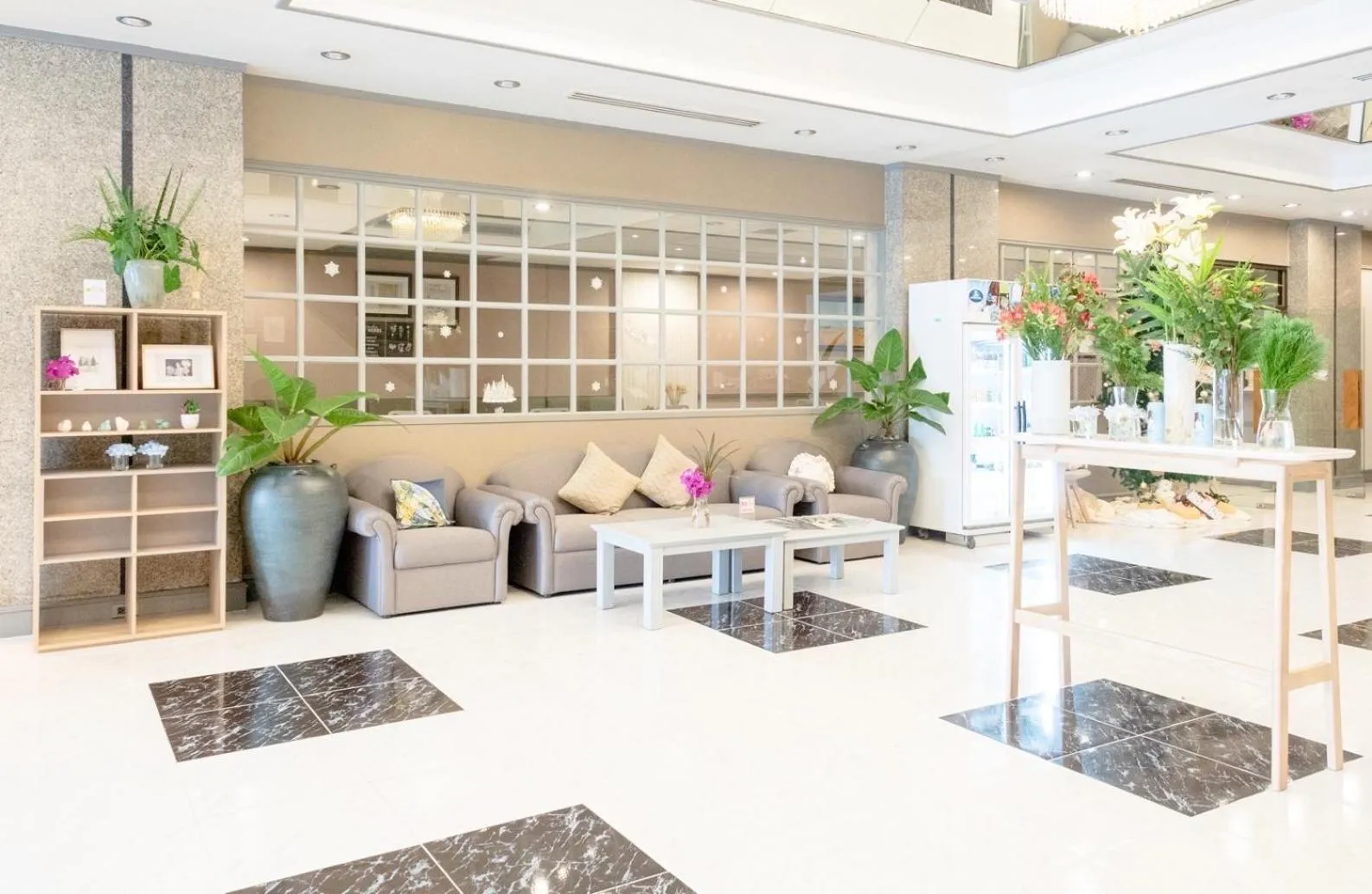 Lobby or reception in Yellow Ribbon Hills Boutique Suites