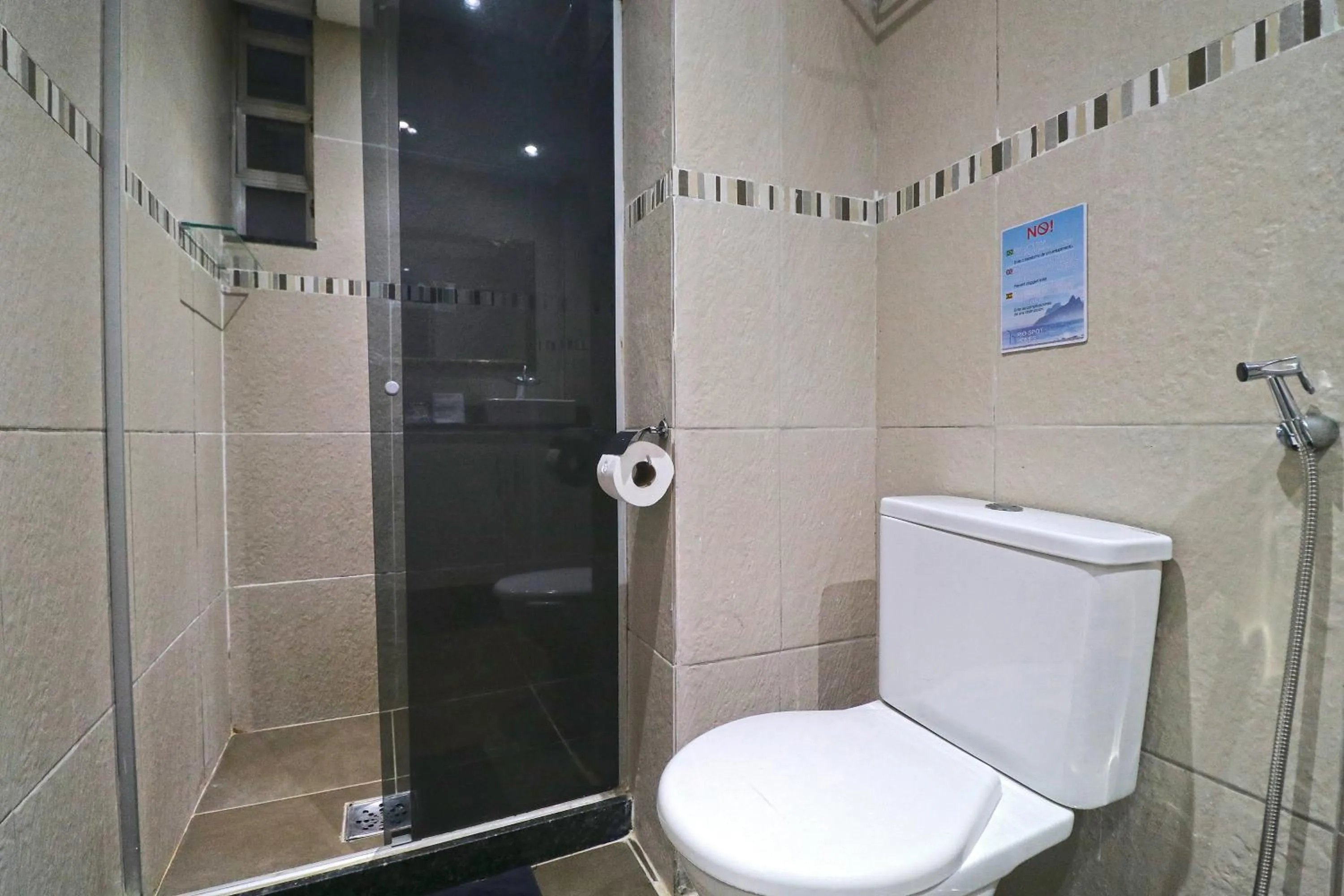 Shower in Rio Spot Homes Copacabana D038