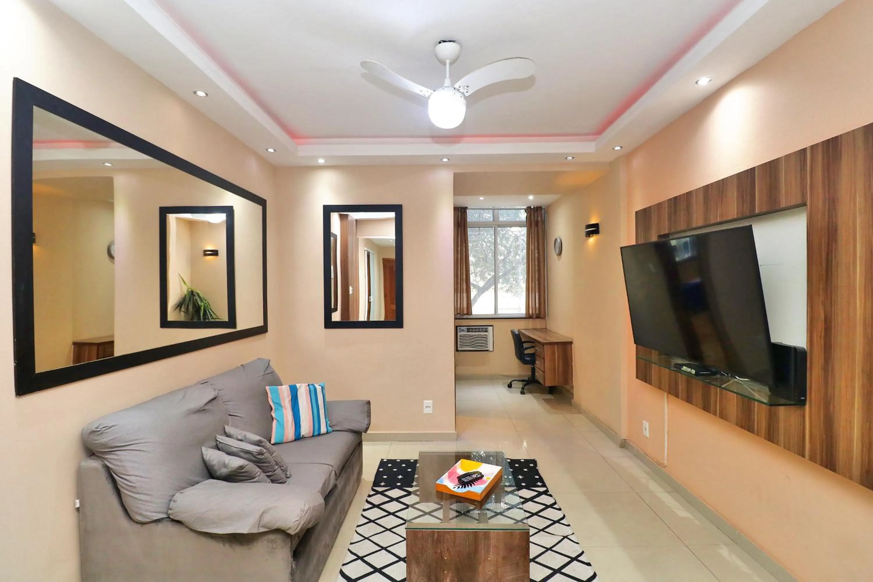 TV and multimedia in Rio Spot Homes Copacabana D038