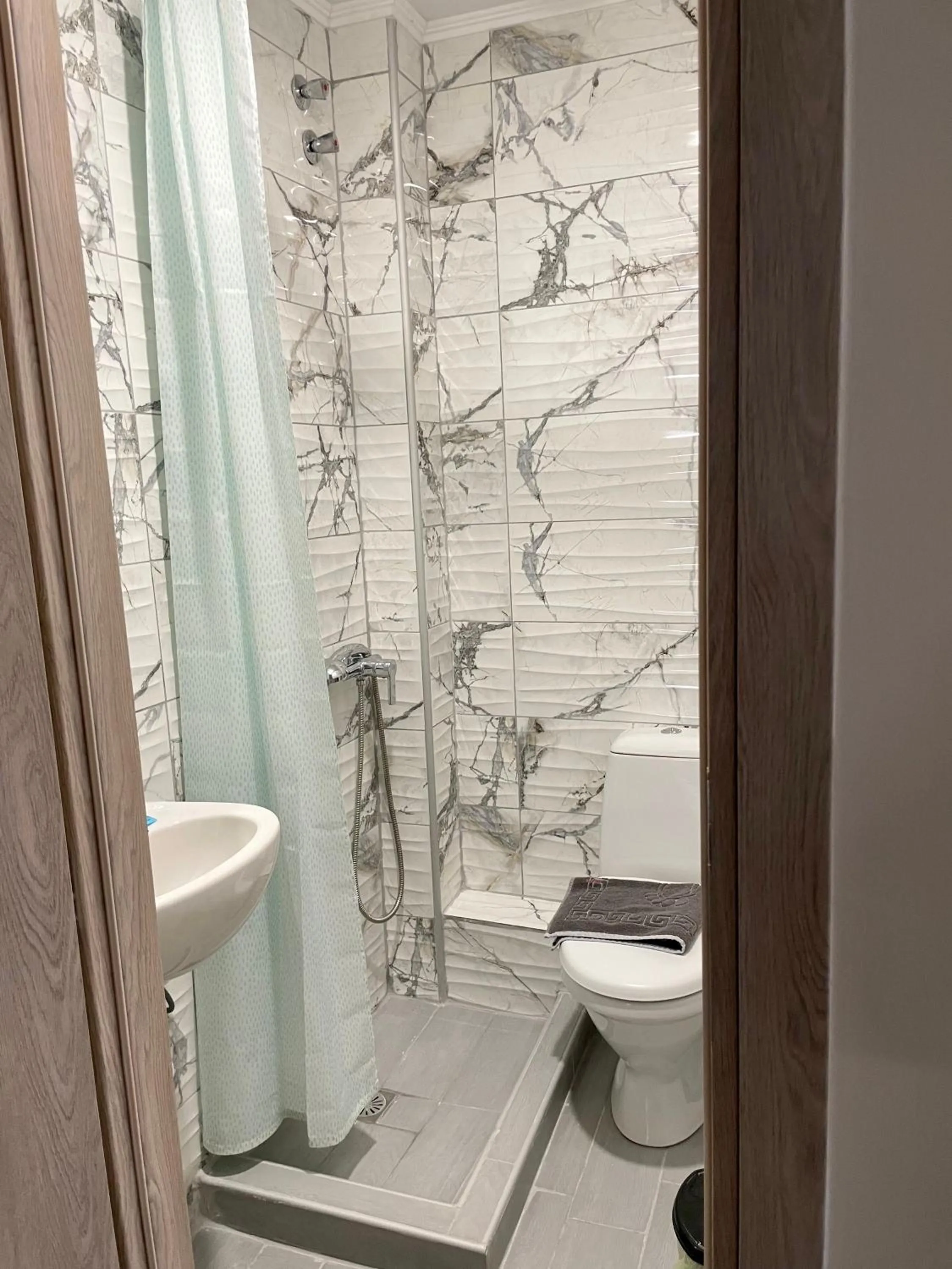 Shower in Hotel Kastoria