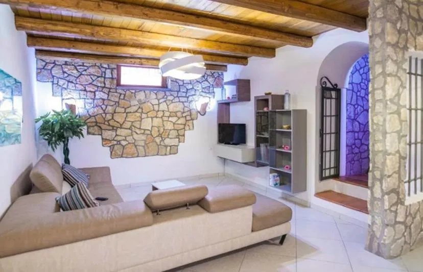 Communal lounge/ TV room in Le Oreadi