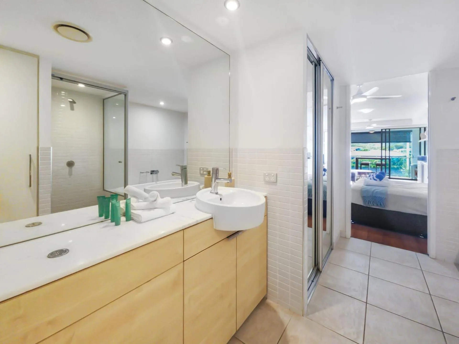 Blue on Blue Superior Studio Room 1221