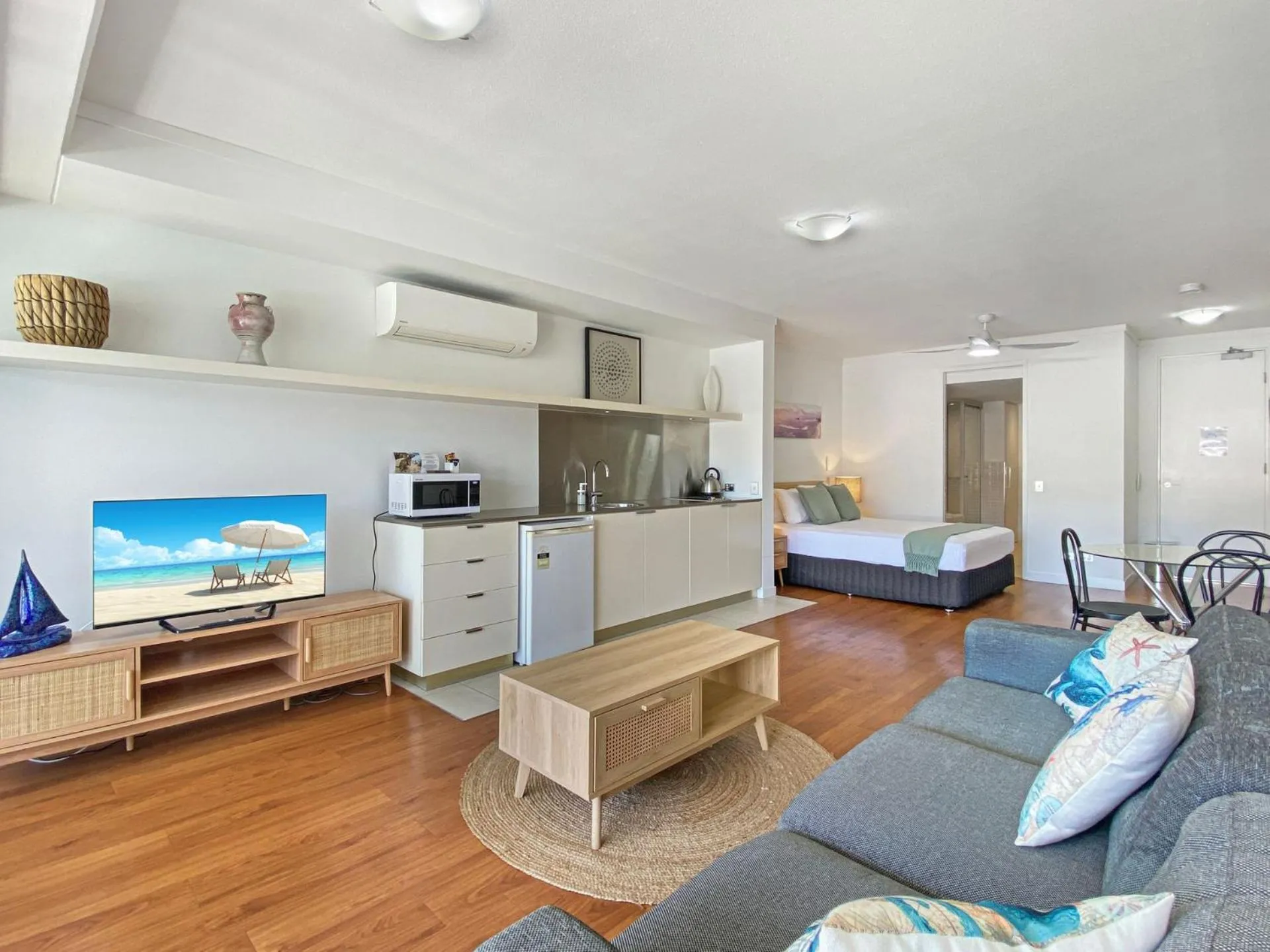 Blue on Blue Superior Studio Room 1221