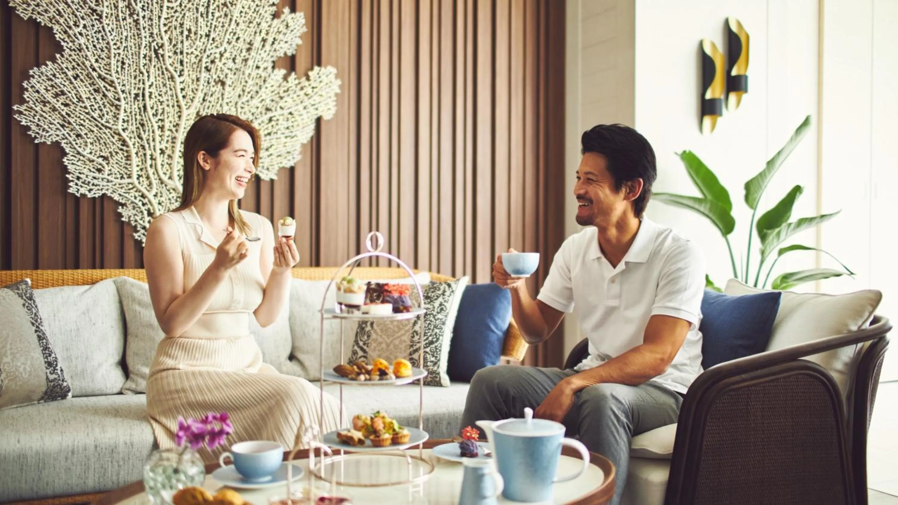 Lounge or bar in ANA InterContinental Ishigaki Resort by IHG