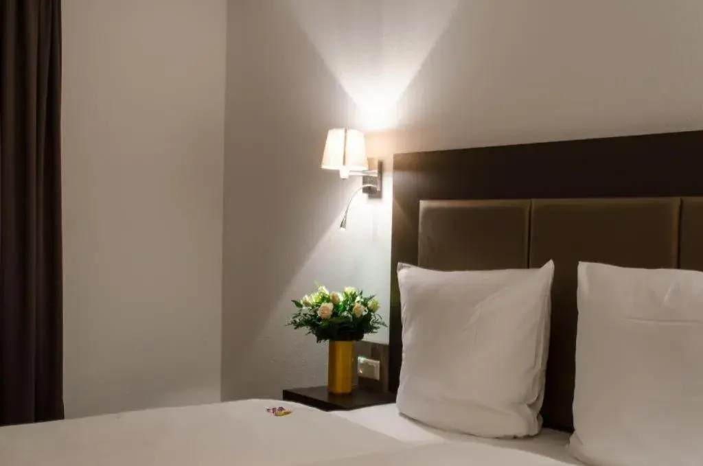 Small Double Room in City Hotel Wiesbaden Small Double Room in City Hotel Wiesbaden