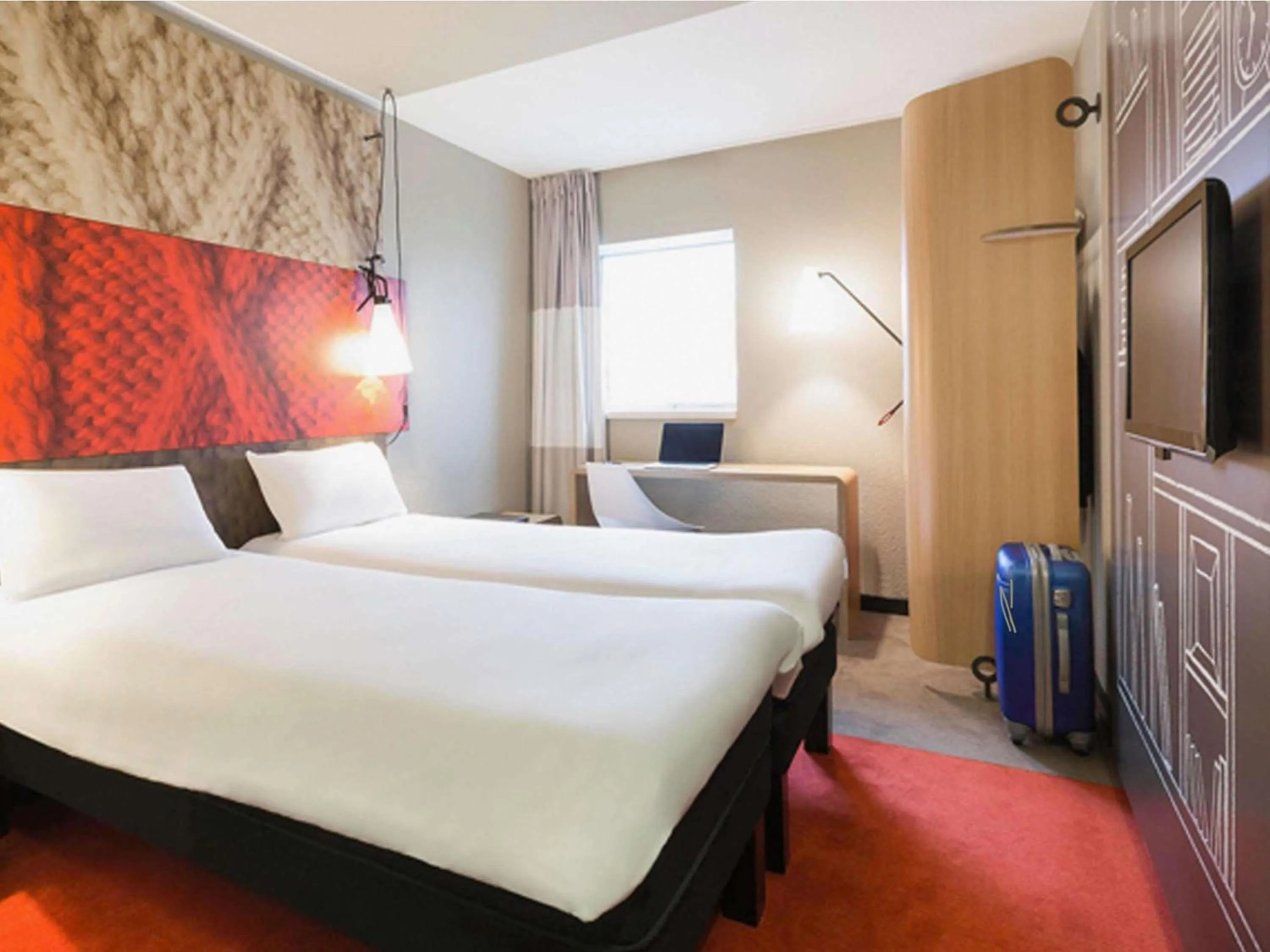 Bedroom, Bed in ibis Quimper