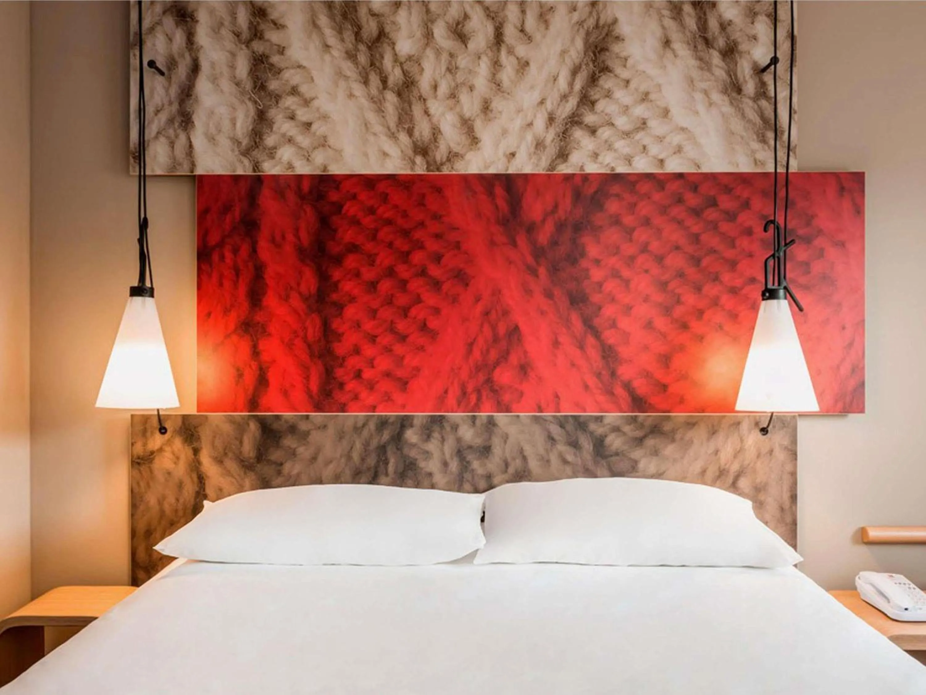 Bedroom, Bed in ibis Quimper