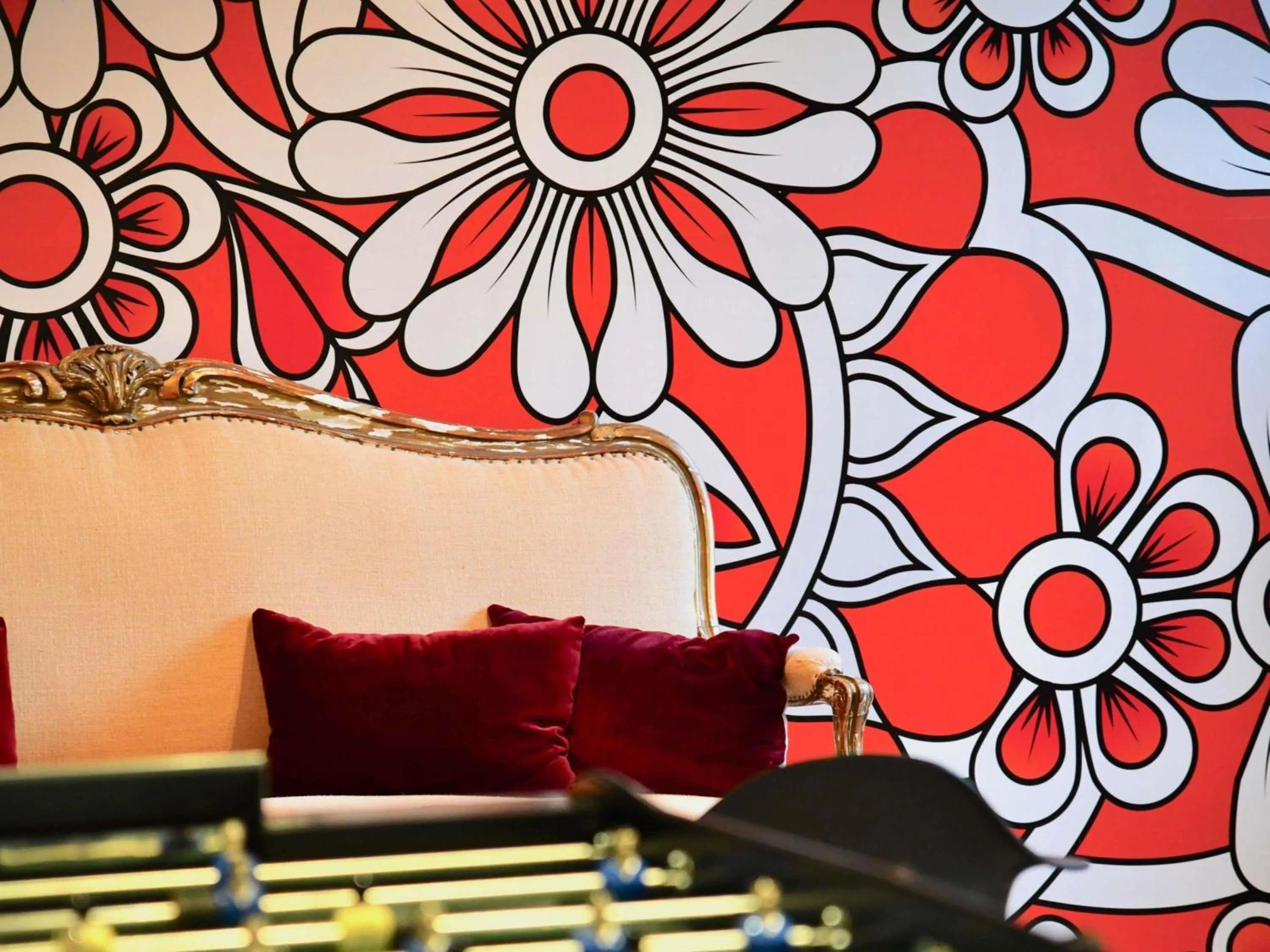 Lounge or bar in ibis Quimper