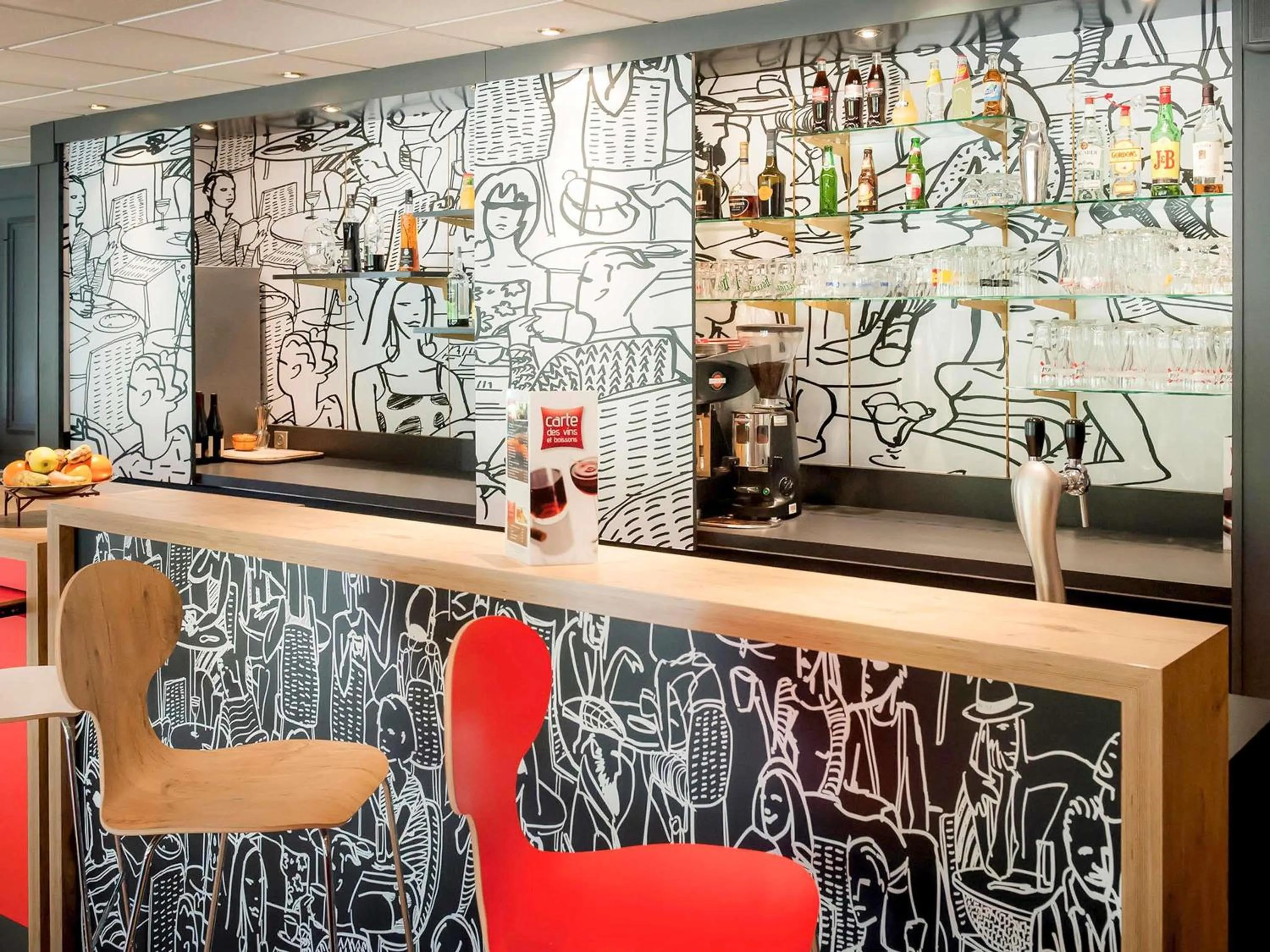 Lounge or bar in ibis Quimper
