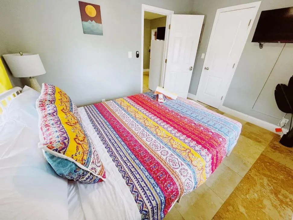 Deluxe One Bedroom Queen with Kitchen and Sofa Bed in Sea Steps By Lowkl