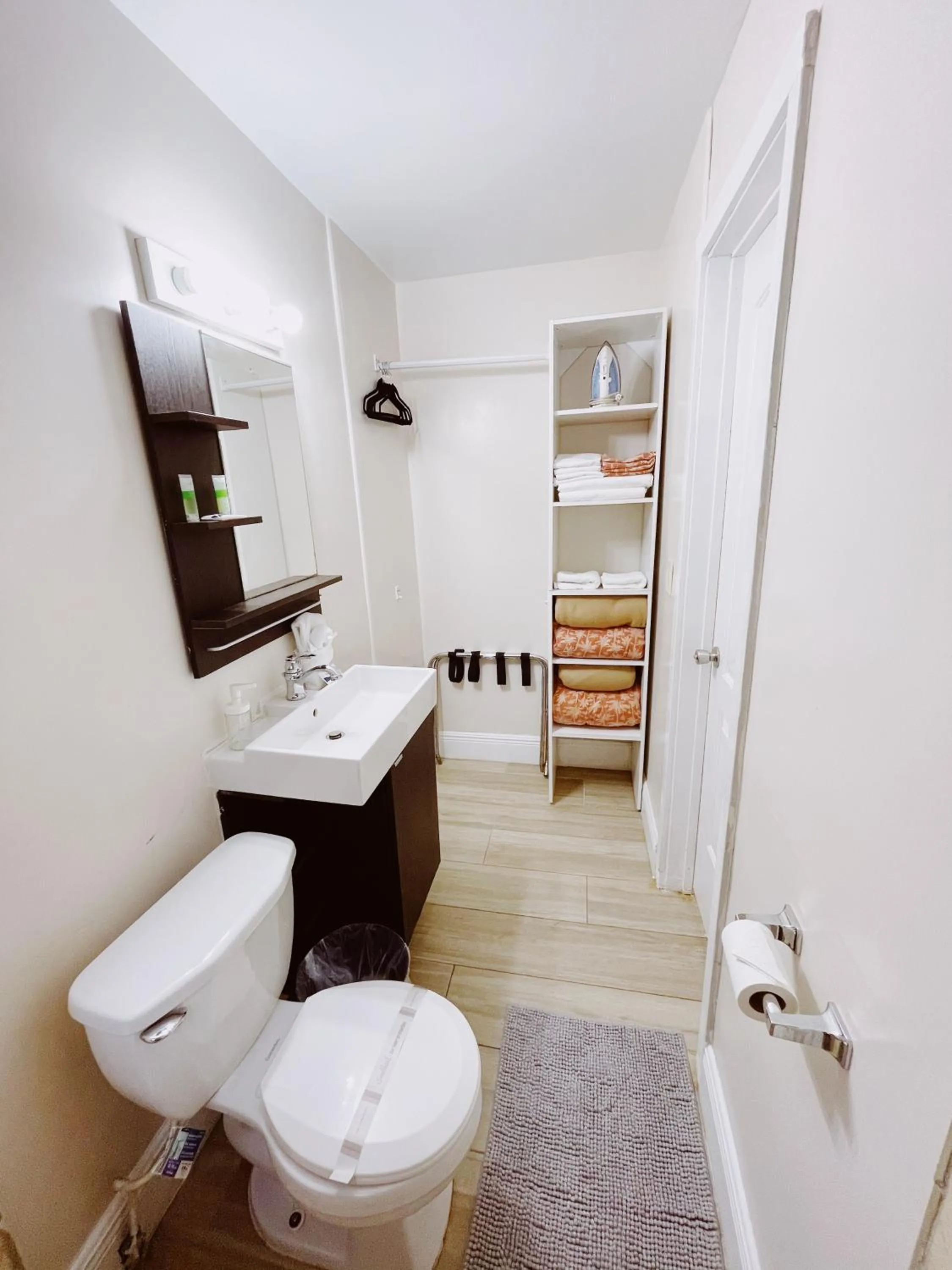 Bathroom in Sea Steps By Lowkl