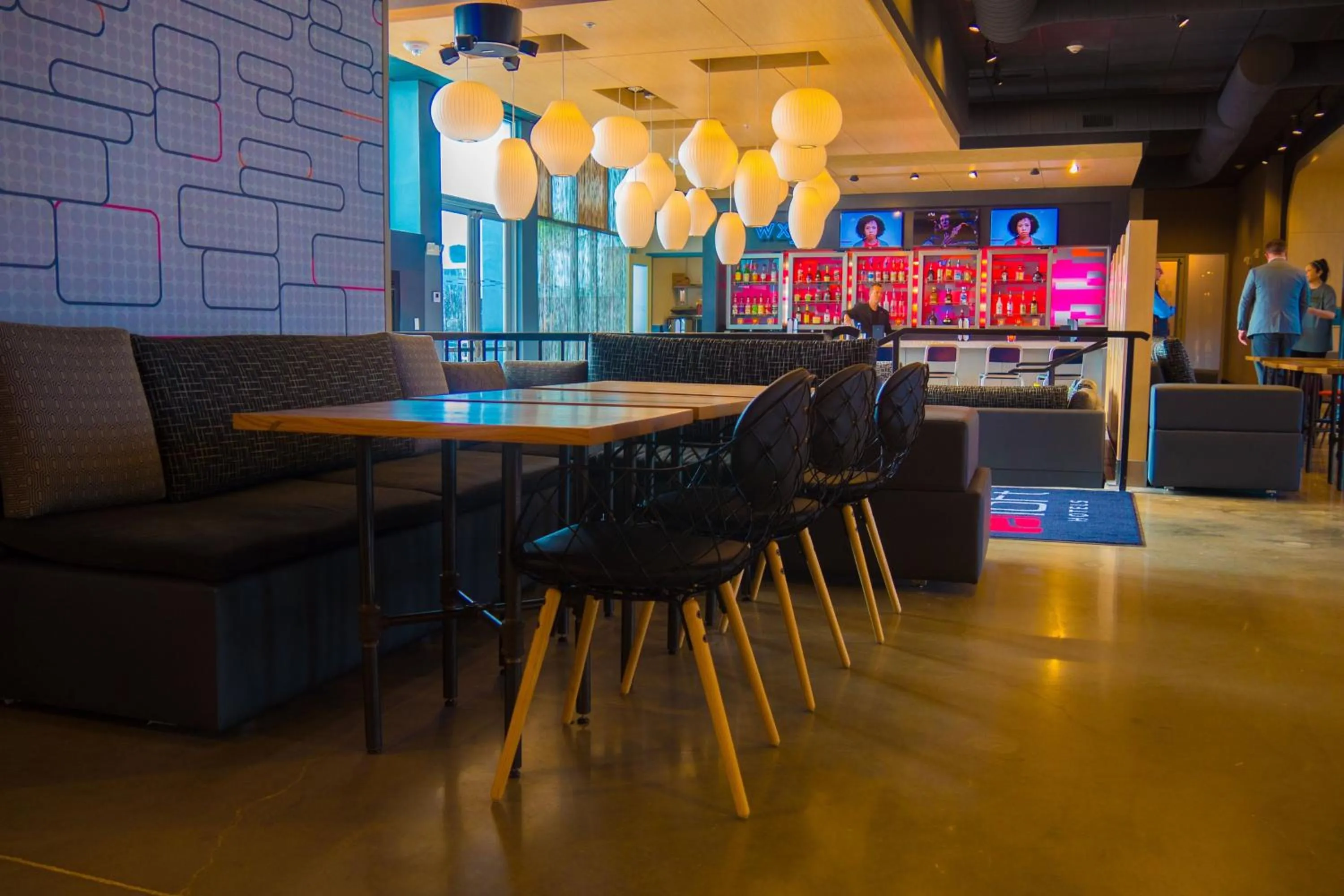 Lounge or bar in Aloft Corpus Christi