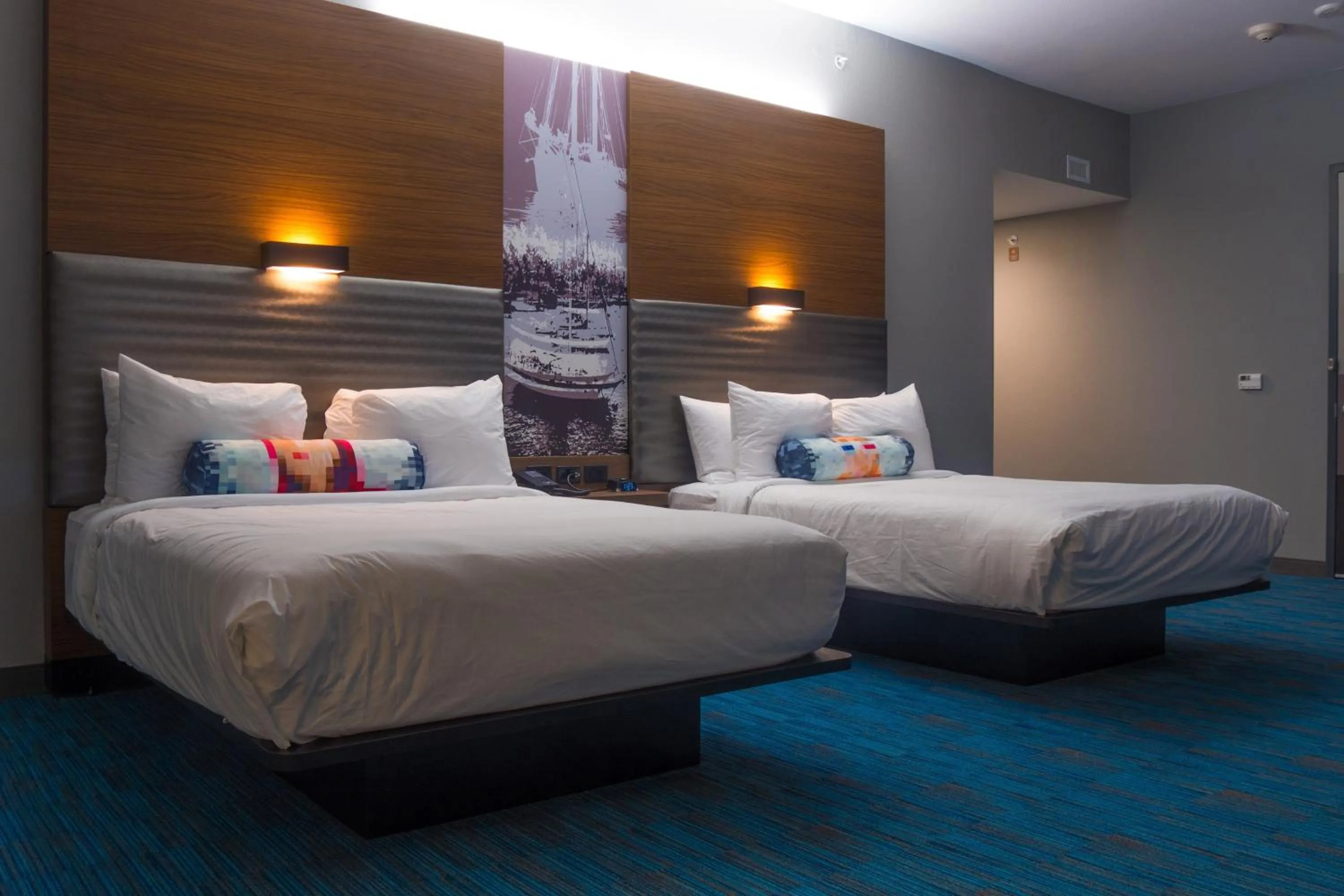 Photo of the whole room, Bed in Aloft Corpus Christi